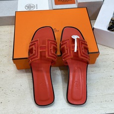 (配全套飞机盒)莞货 代购级 爱马仕 Hermes 2026春夏新色经典款 Oran平底方头拼色工字拖女 (配全套飞机盒)莞货 代购级 爱马仕 Hermes 2026春夏新色经典款 Oran平底方头拼色工字拖女