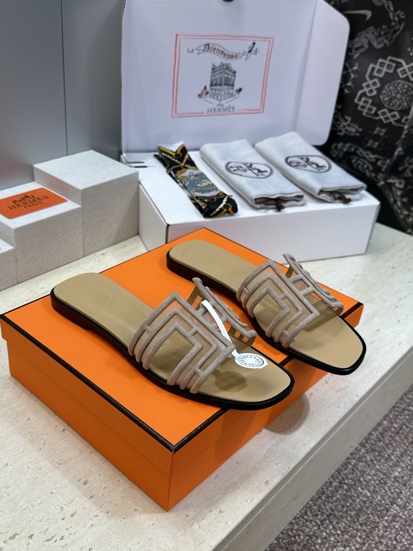 （配全套飞机盒）莞货 代购级 爱马仕 Hermes 2026春夏新色经典款 Oran平底方头拼色工字拖女