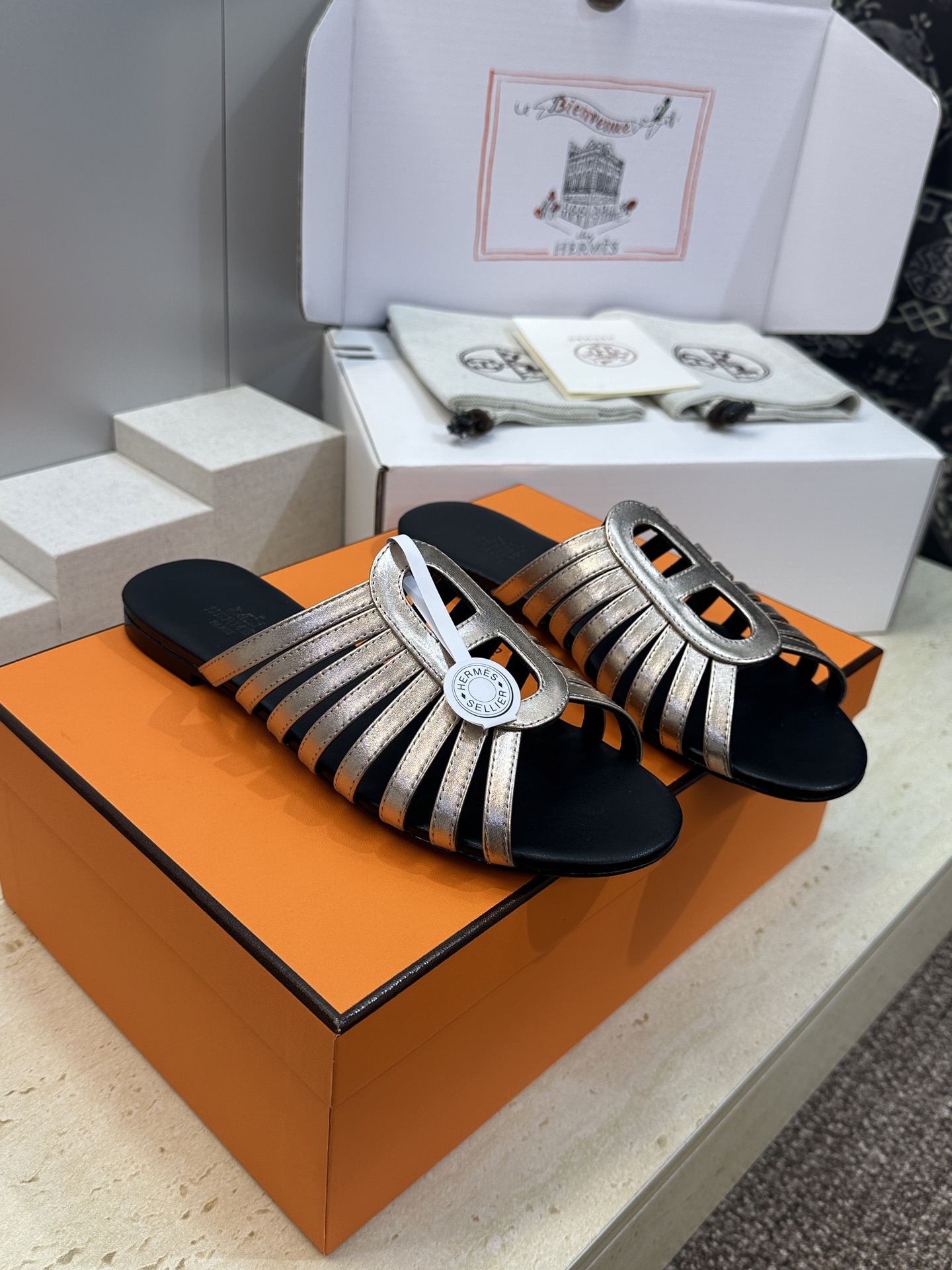 (配全套飞机盒)莞产 代购级 爱马仕 Hermes 2026春夏新款 Noria  猪鼻子图案Chain