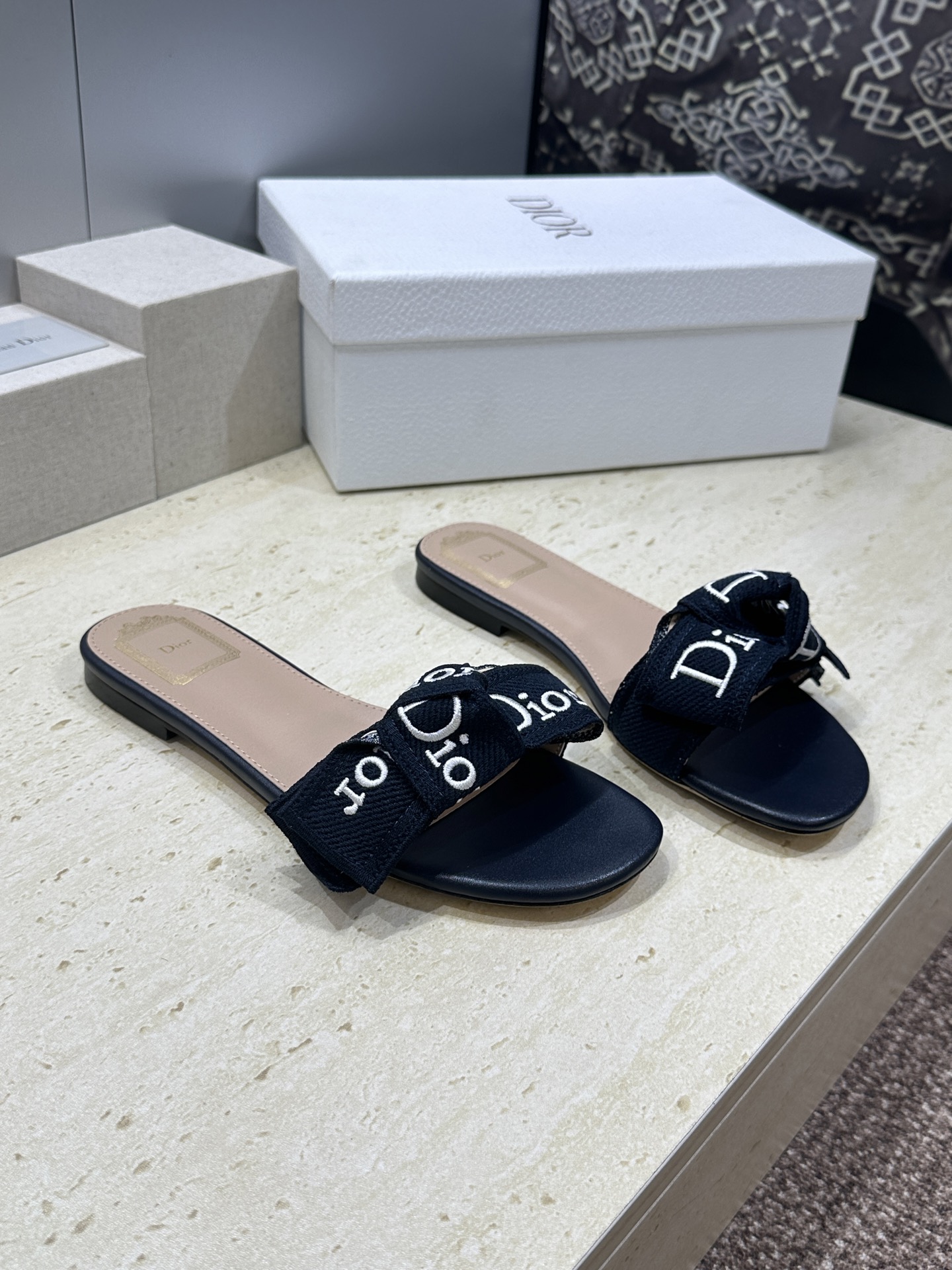 迪奥 Dior 2026 春夏新款J‘ADIOR织带系列粗跟蝴蝶结沙滩女鞋 CD字母logo提花刺绣平底