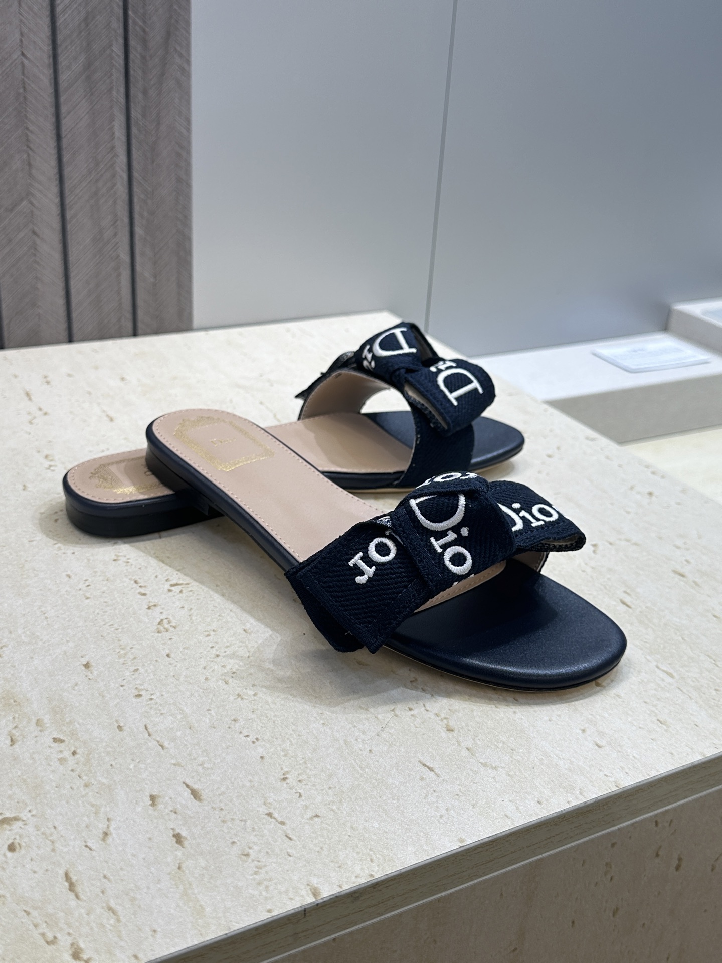迪奥 Dior 2026 春夏新款J‘ADIOR织带系列粗跟蝴蝶结沙滩女鞋 CD字母logo提花刺绣平底