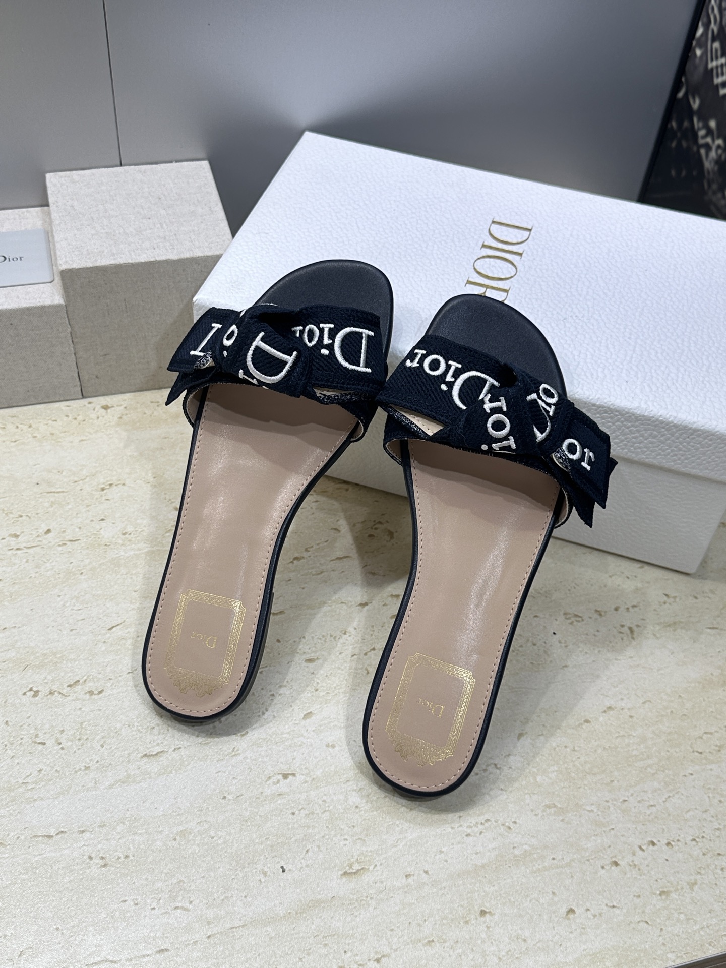 迪奥 Dior 2026 春夏新款J‘ADIOR织带系列粗跟蝴蝶结沙滩女鞋 CD字母logo提花刺绣平底