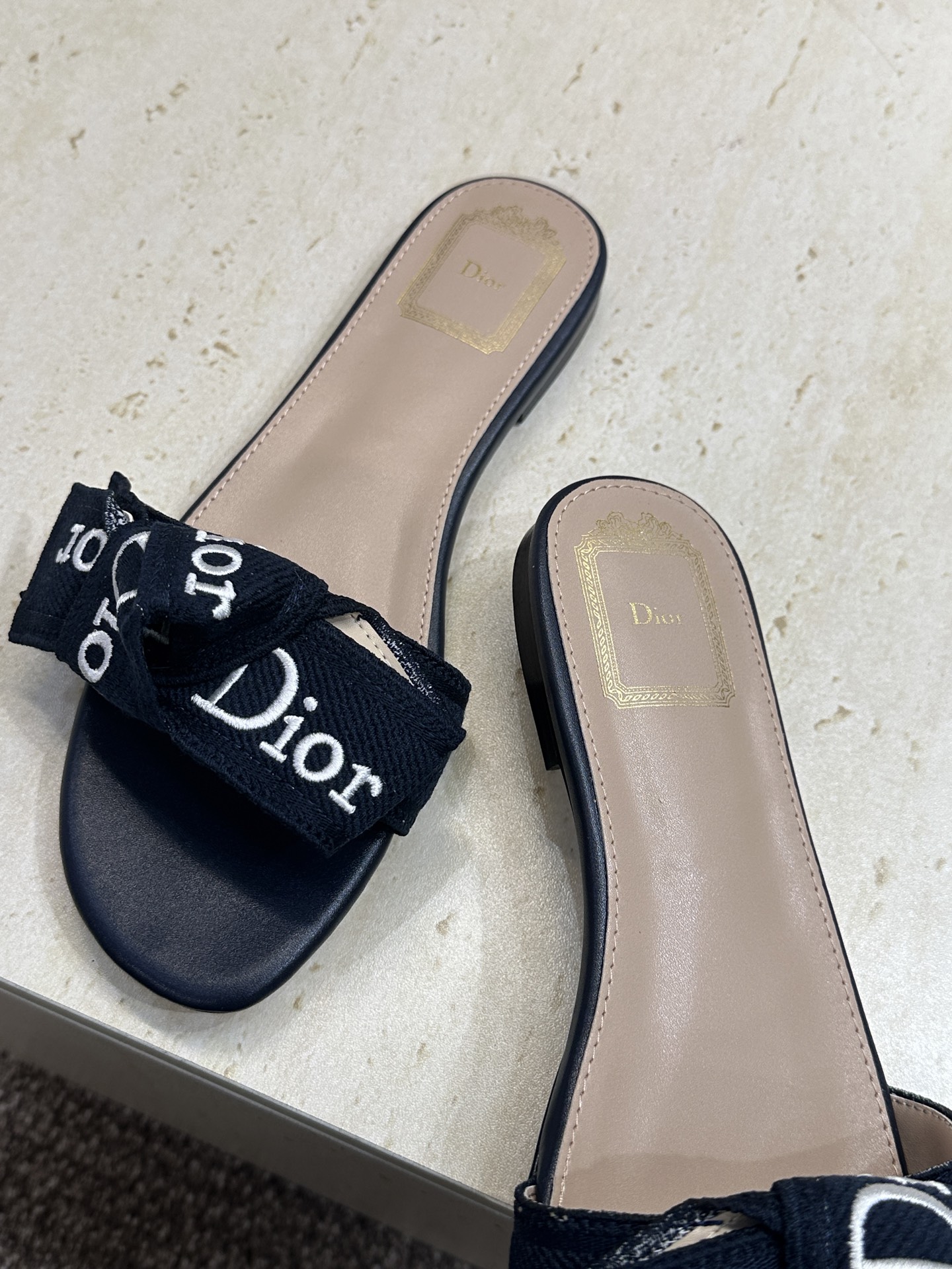 迪奥 Dior 2026 春夏新款J‘ADIOR织带系列粗跟蝴蝶结沙滩女鞋 CD字母logo提花刺绣平底