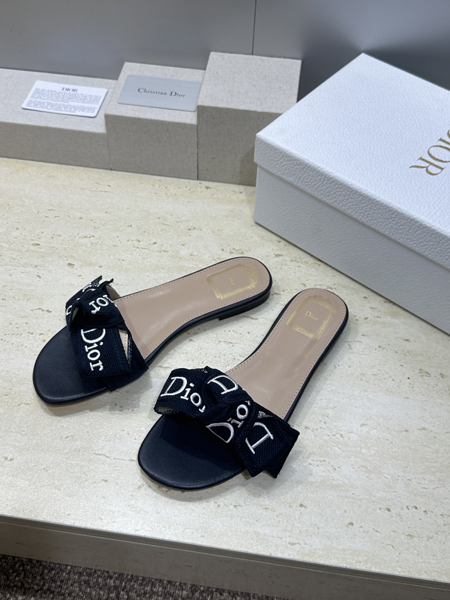 迪奥 Dior 2026 春夏新款J‘ADIOR织带系列粗跟蝴蝶结沙滩女鞋 CD字母logo提花刺绣平底