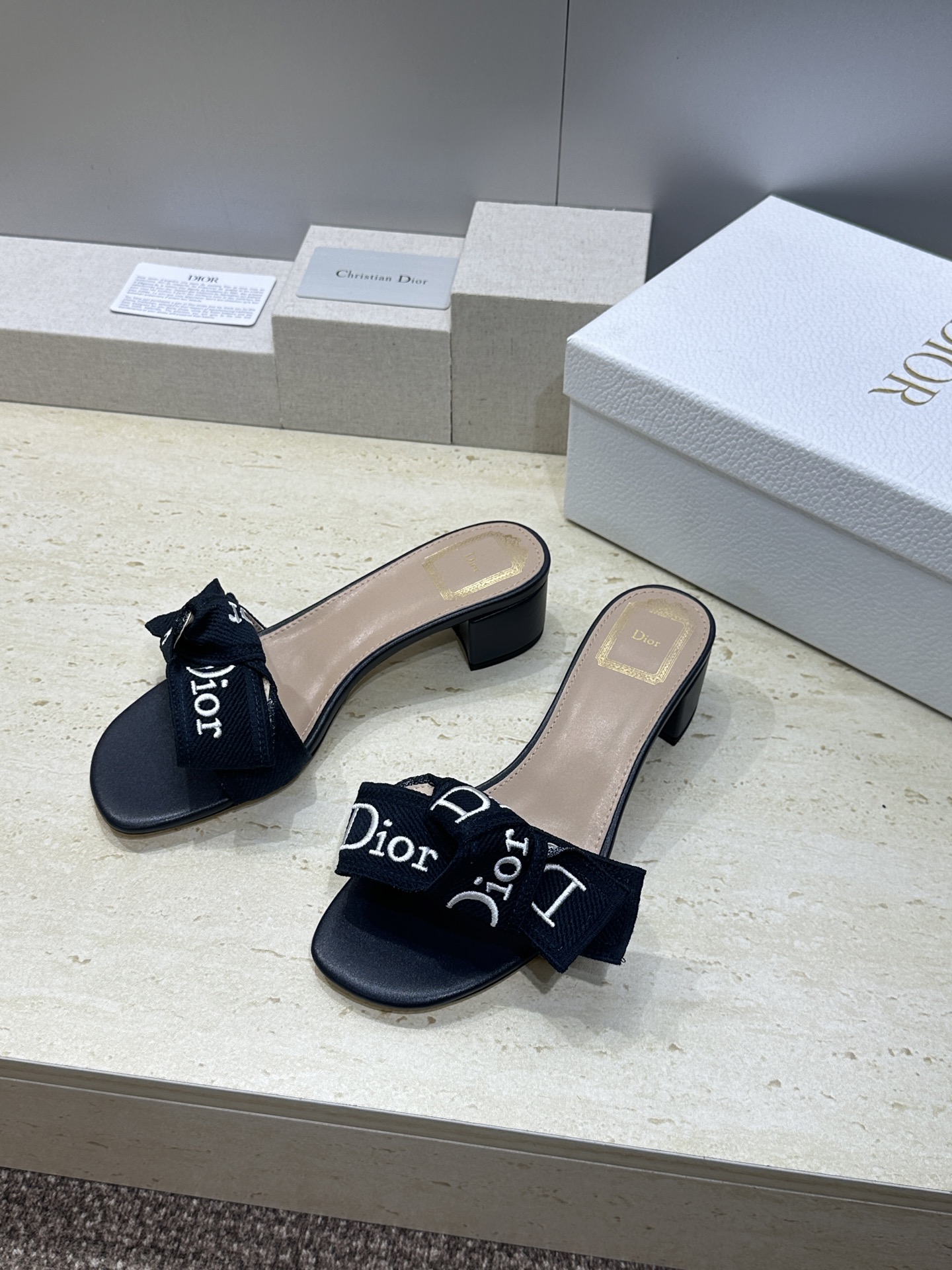迪奥 Dior 2026 春夏新款J‘ADIOR织带系列粗跟蝴蝶结沙滩女鞋 CD字母logo提花刺绣平底