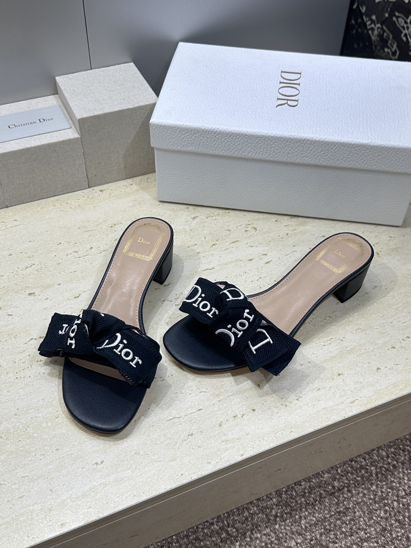 迪奥 Dior 2026 春夏新款J‘ADIOR织带系列粗跟蝴蝶结沙滩女鞋 CD字母logo提花刺绣平底