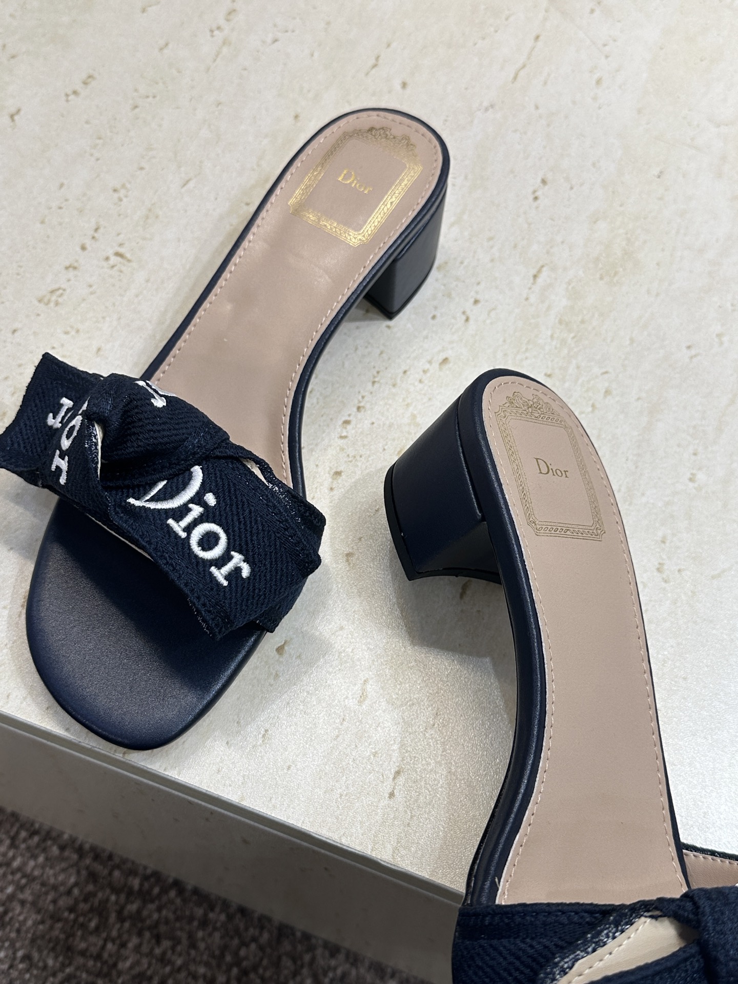 迪奥 Dior 2026 春夏新款J‘ADIOR织带系列粗跟蝴蝶结沙滩女鞋 CD字母logo提花刺绣平底