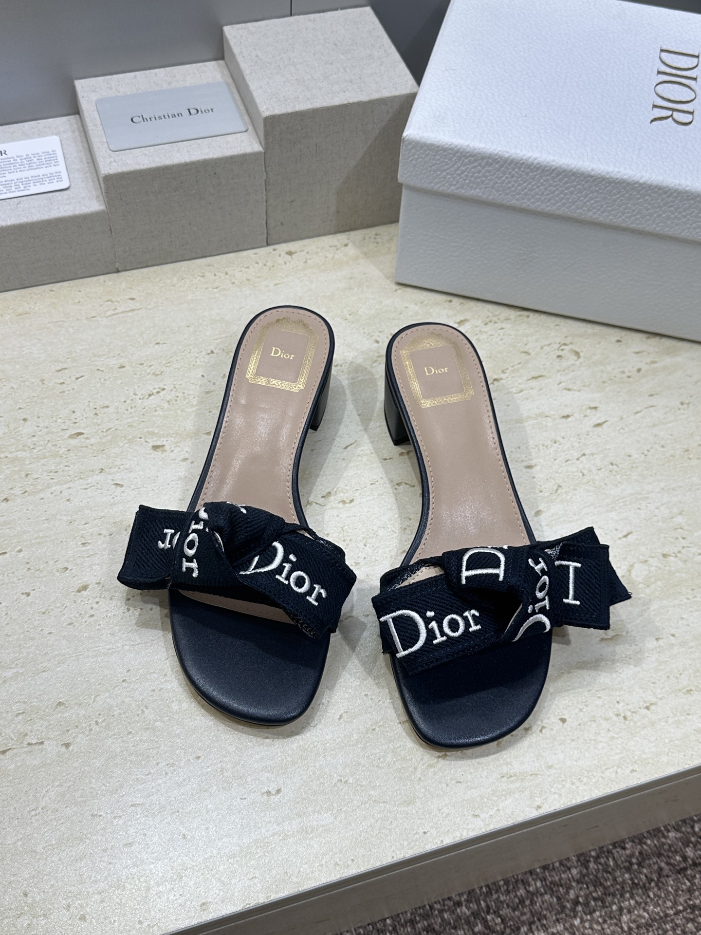 迪奥 Dior 2026 春夏新款J‘ADIOR织带系列粗跟蝴蝶结沙滩女鞋 CD字母logo提花刺绣平底