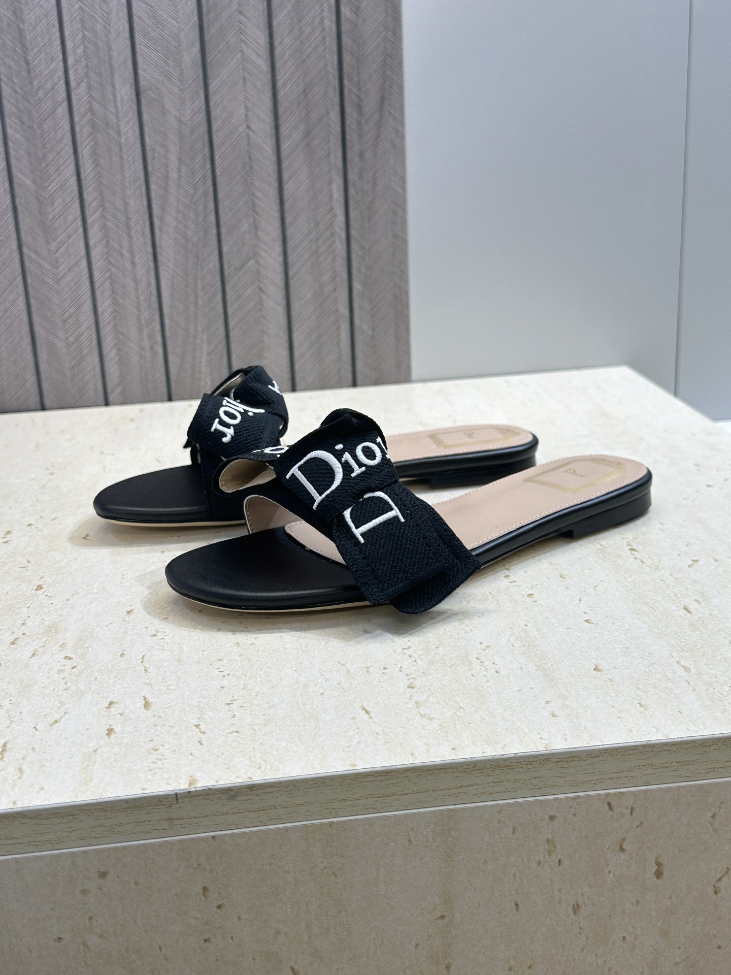 迪奥 Dior 2026 春夏新款J‘ADIOR织带系列粗跟蝴蝶结沙滩女鞋 CD字母logo提花刺绣平底