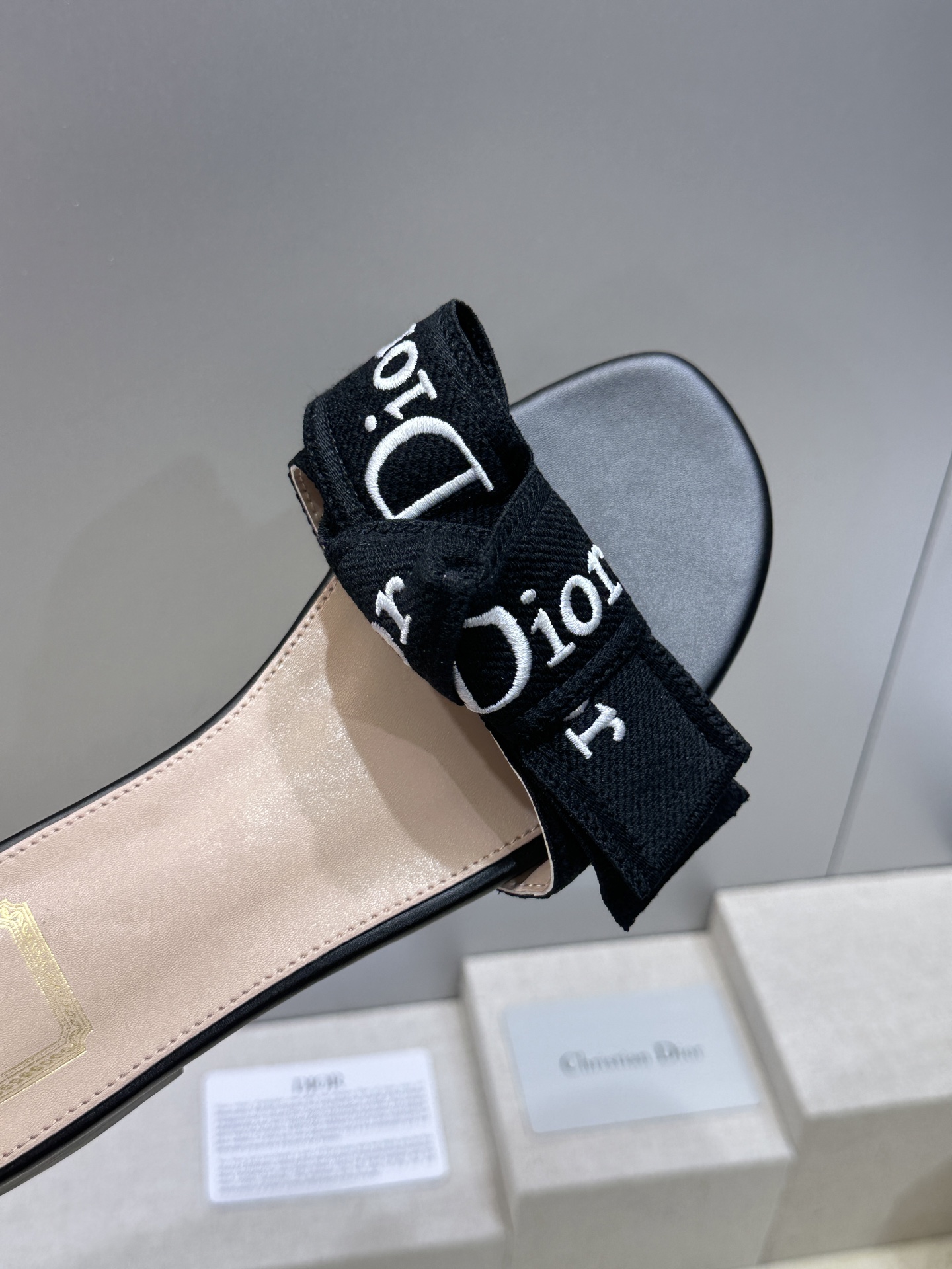 迪奥 Dior 2026 春夏新款J‘ADIOR织带系列粗跟蝴蝶结沙滩女鞋 CD字母logo提花刺绣平底