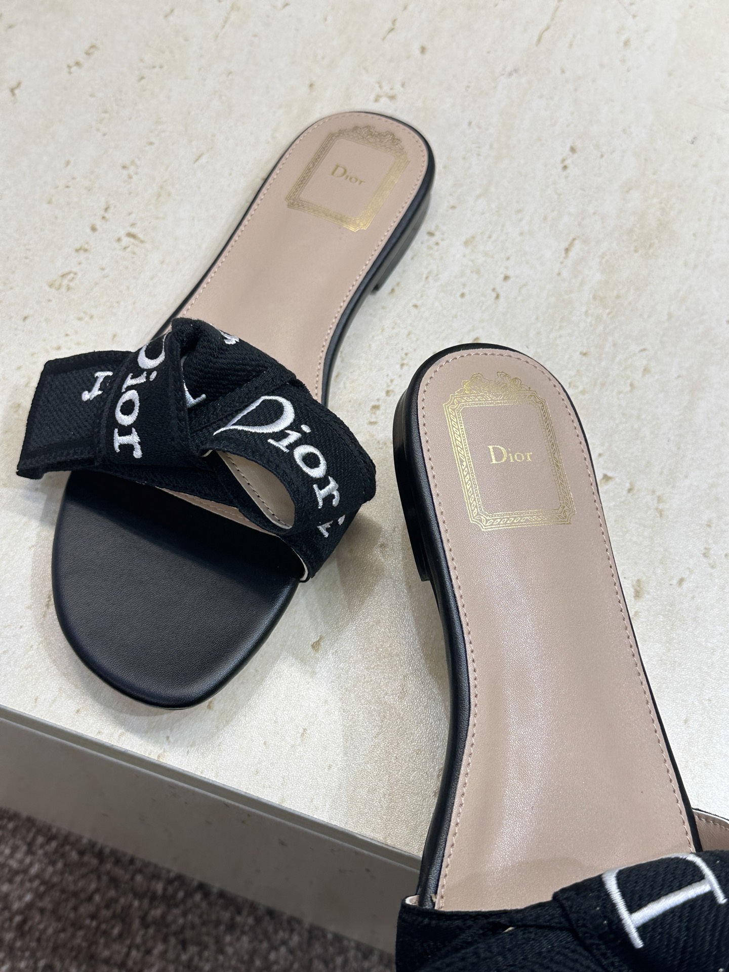 迪奥 Dior 2026 春夏新款J‘ADIOR织带系列粗跟蝴蝶结沙滩女鞋 CD字母logo提花刺绣平底