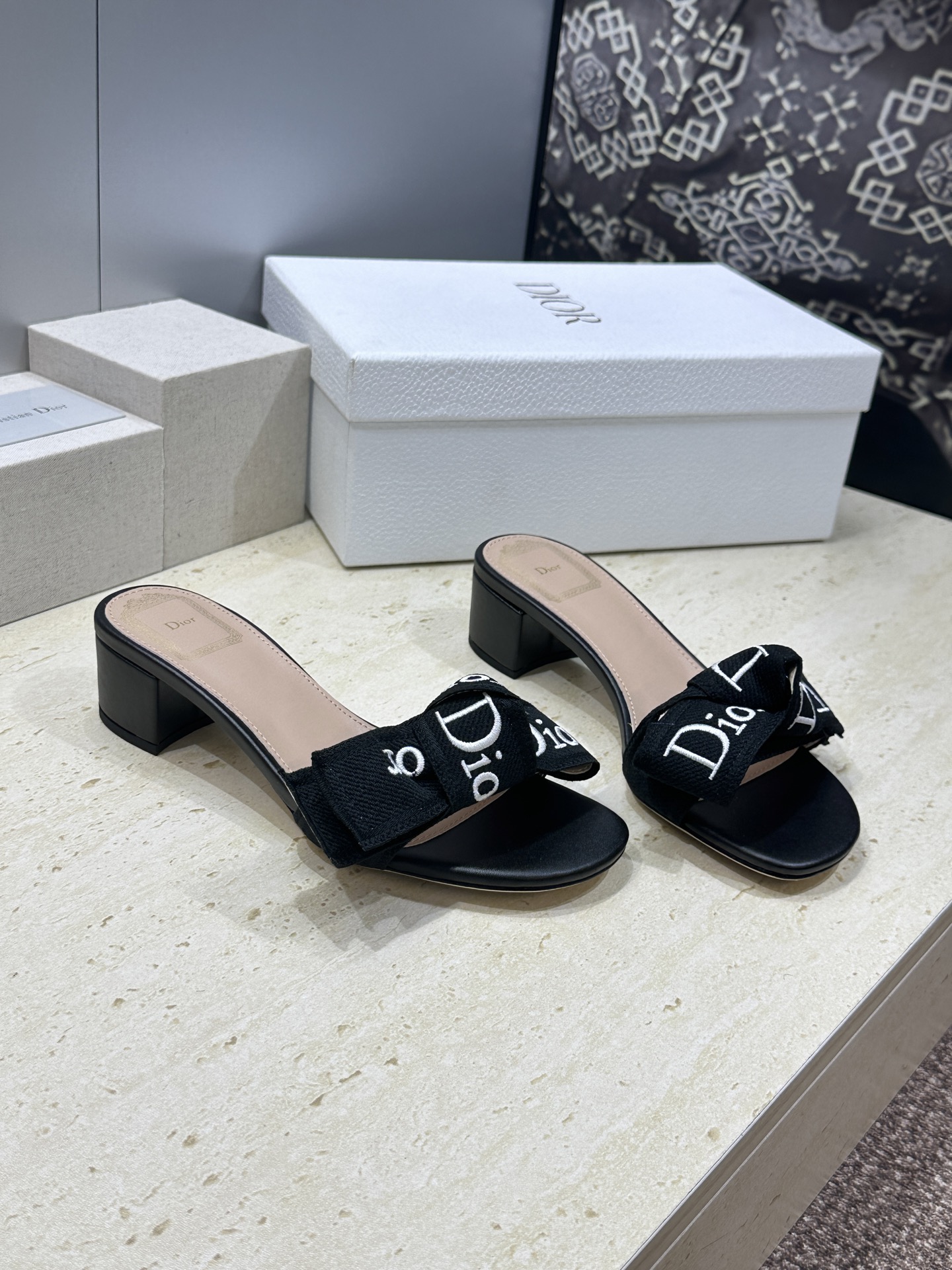 迪奥 Dior 2026 春夏新款J‘ADIOR织带系列粗跟蝴蝶结沙滩女鞋 CD字母logo提花刺绣平底