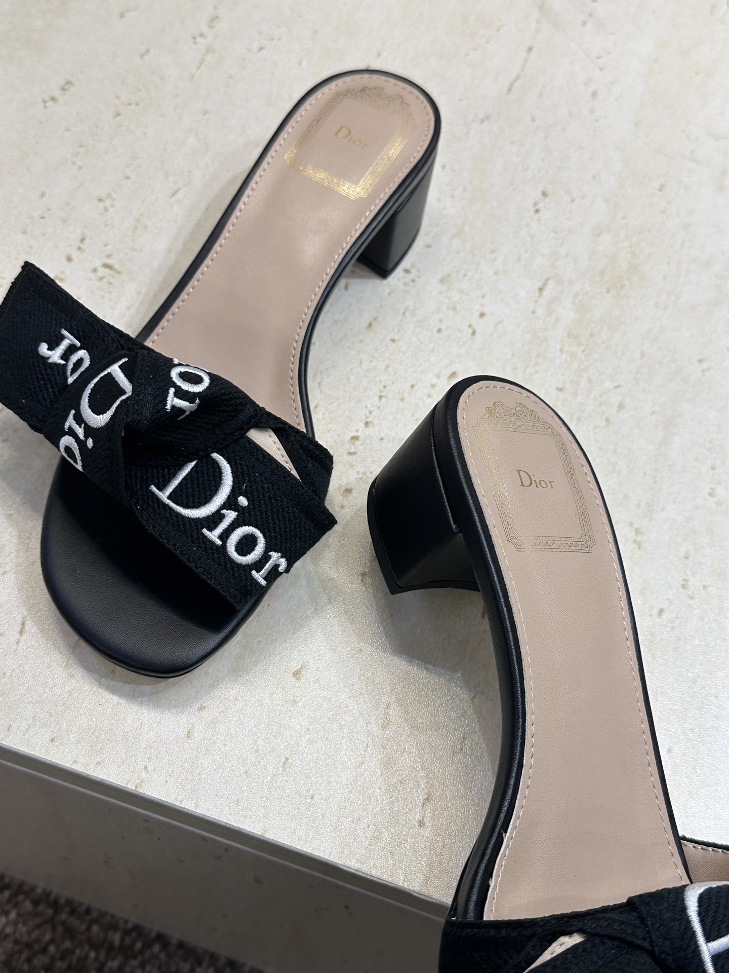 迪奥 Dior 2026 春夏新款J‘ADIOR织带系列粗跟蝴蝶结沙滩女鞋 CD字母logo提花刺绣平底