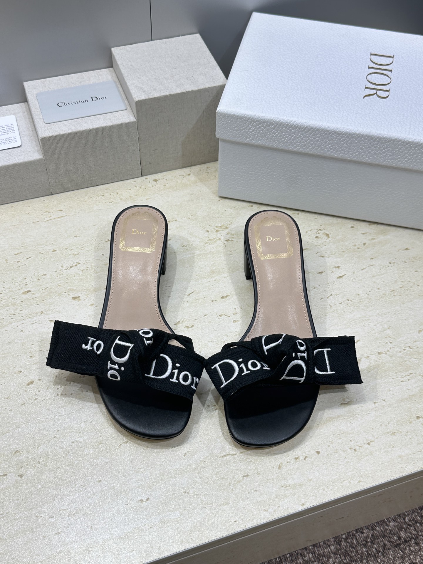 迪奥 Dior 2026 春夏新款J‘ADIOR织带系列粗跟蝴蝶结沙滩女鞋 CD字母logo提花刺绣平底