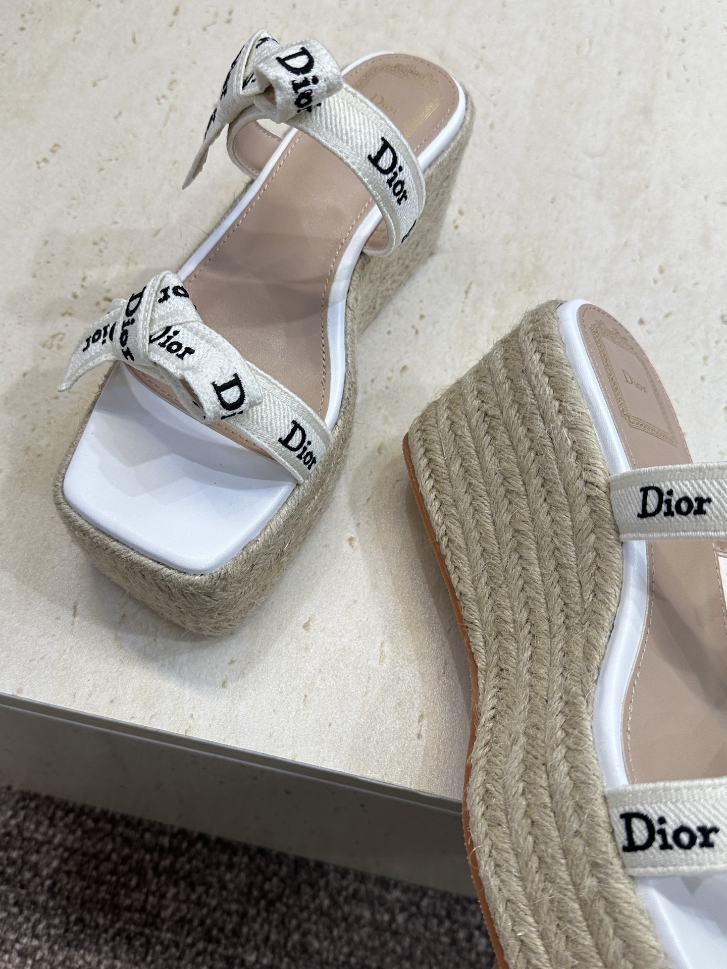 迪奥 Dior 2026 春夏新款J‘ADIOR织带系列坡跟蝴蝶结沙滩女鞋 CD字母logo提花刺绣厚底