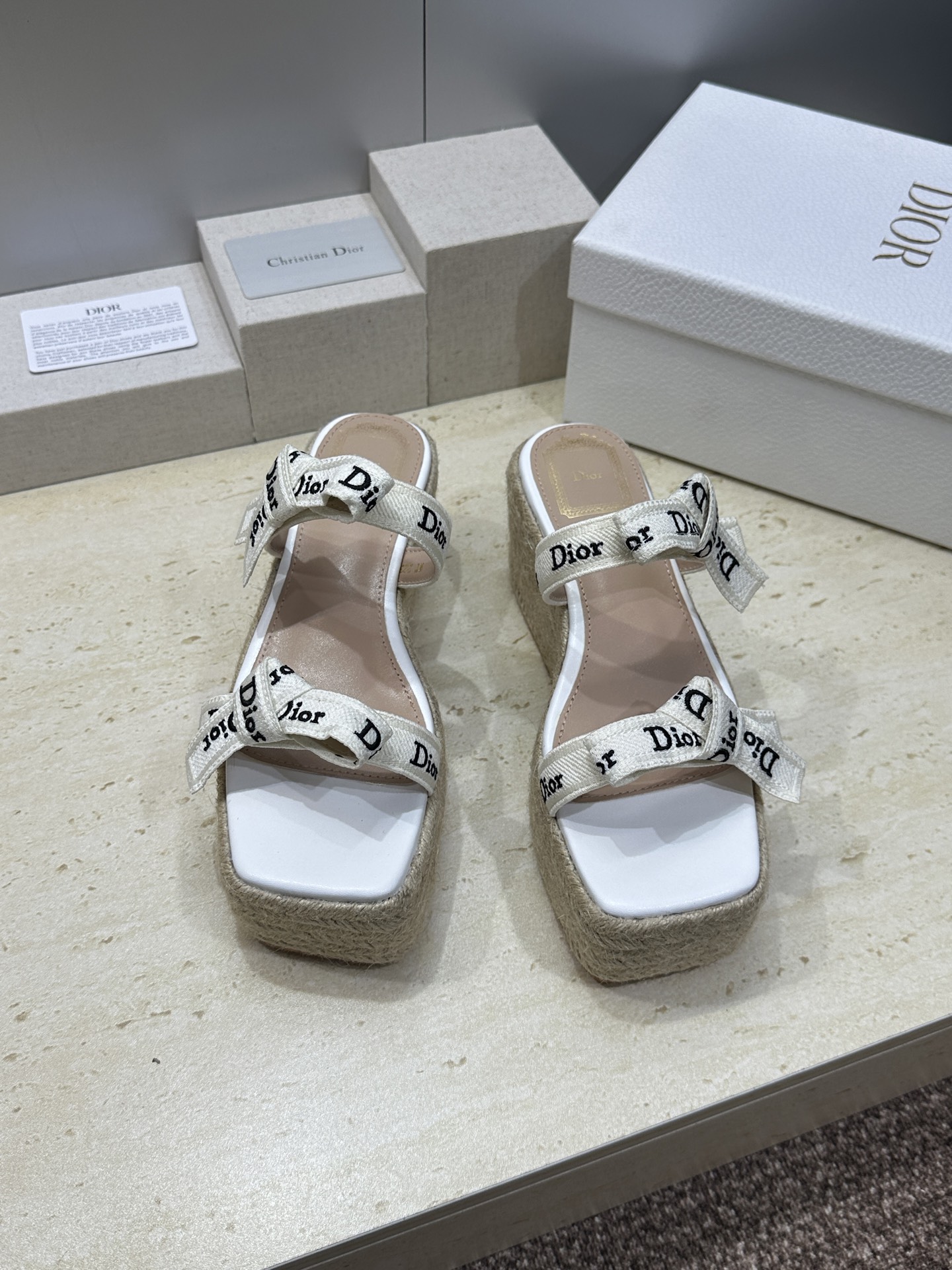 迪奥 Dior 2026 春夏新款J‘ADIOR织带系列坡跟蝴蝶结沙滩女鞋 CD字母logo提花刺绣厚底