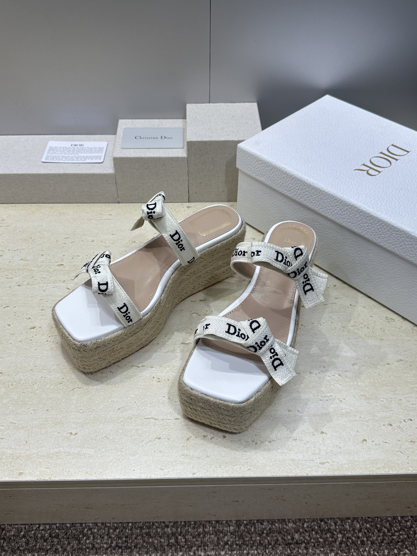 迪奥 Dior 2026 春夏新款J‘ADIOR织带系列坡跟蝴蝶结沙滩女鞋 CD字母logo提花刺绣厚底