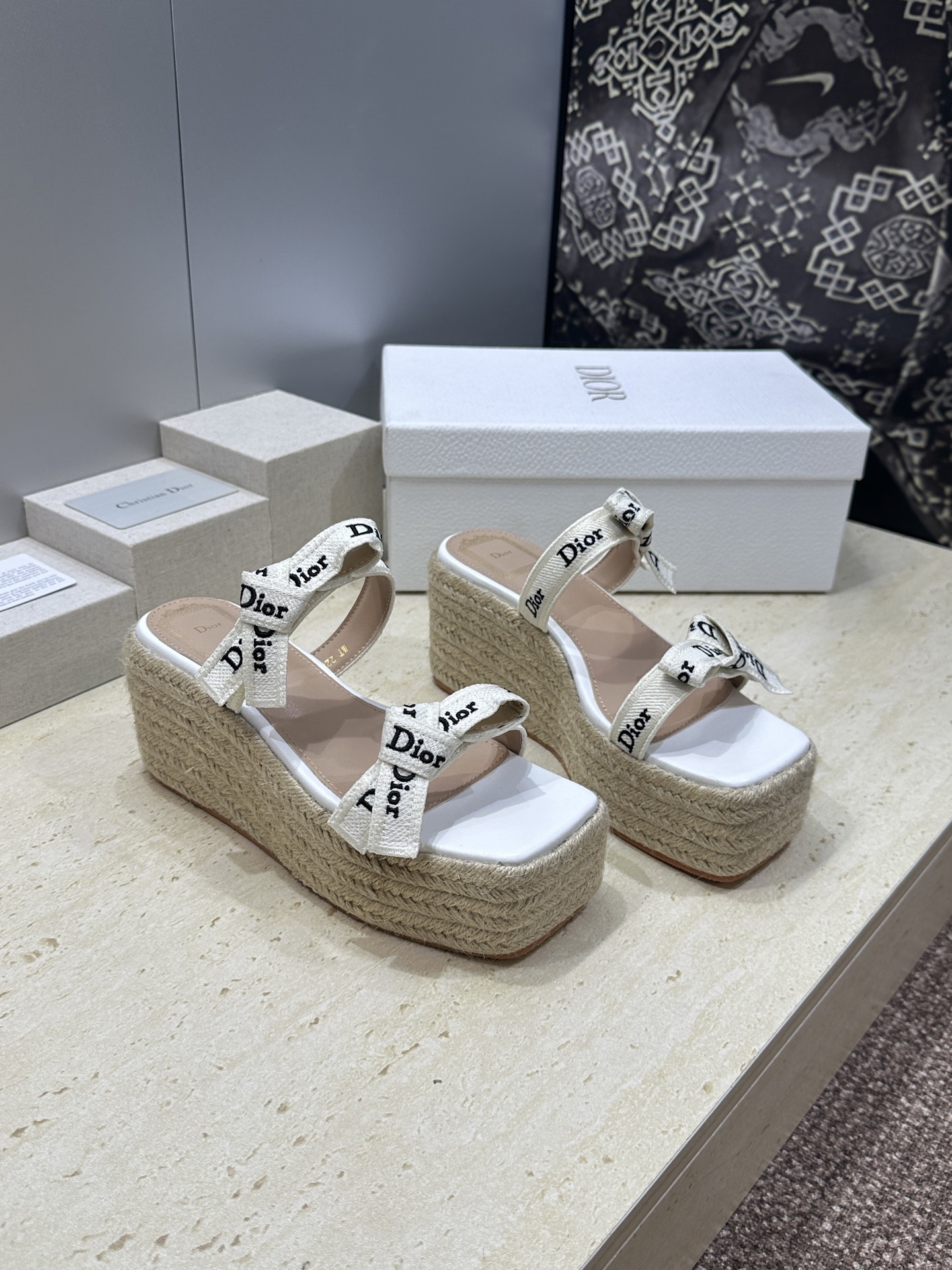 迪奥 Dior 2026 春夏新款J‘ADIOR织带系列坡跟蝴蝶结沙滩女鞋 CD字母logo提花刺绣厚底