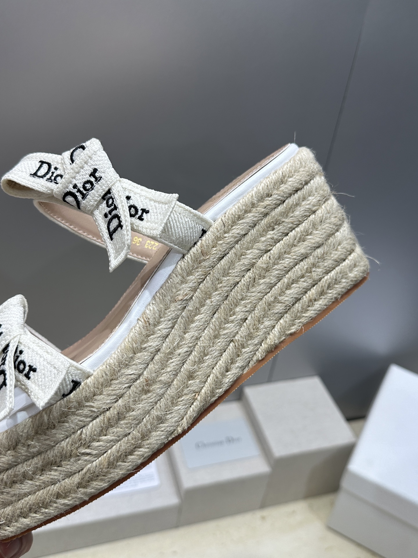 迪奥 Dior 2026 春夏新款J‘ADIOR织带系列坡跟蝴蝶结沙滩女鞋 CD字母logo提花刺绣厚底