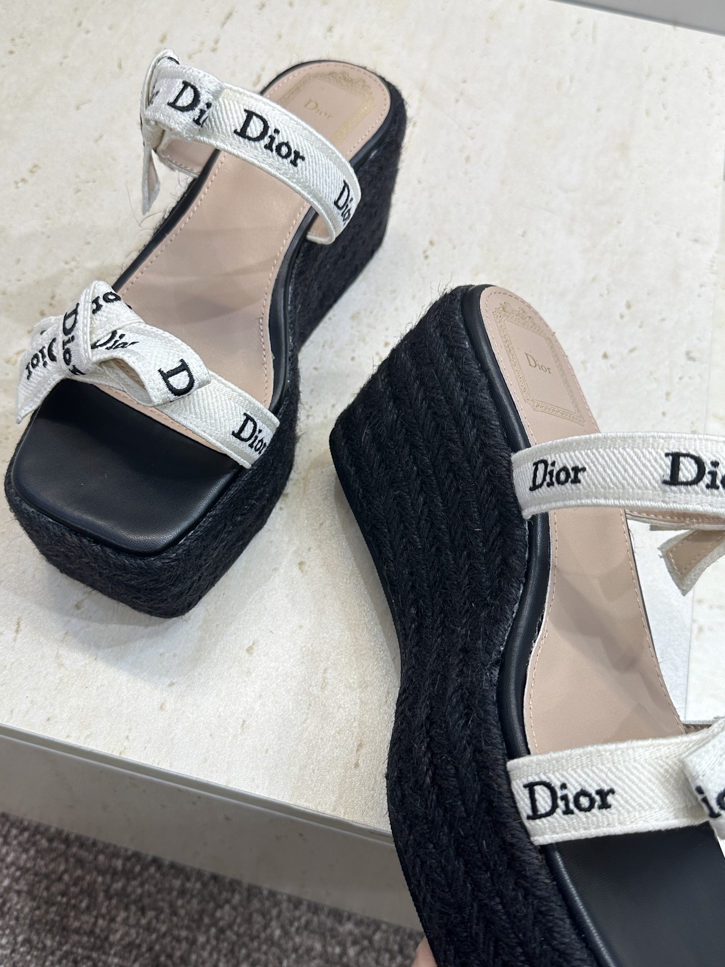 迪奥 Dior 2026 春夏新款J‘ADIOR织带系列坡跟蝴蝶结沙滩女鞋 CD字母logo提花刺绣厚底