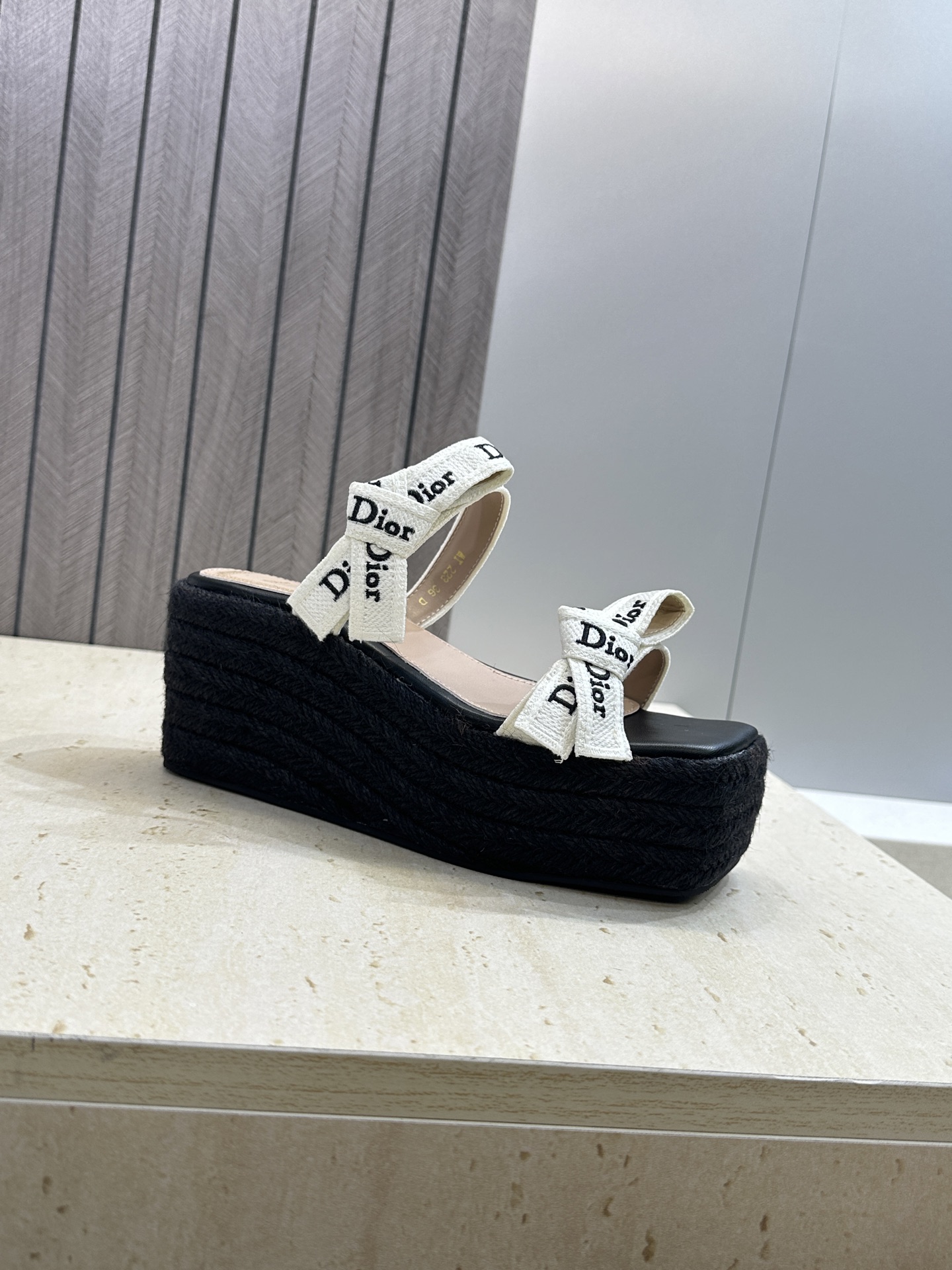迪奥 Dior 2026 春夏新款J‘ADIOR织带系列坡跟蝴蝶结沙滩女鞋 CD字母logo提花刺绣厚底