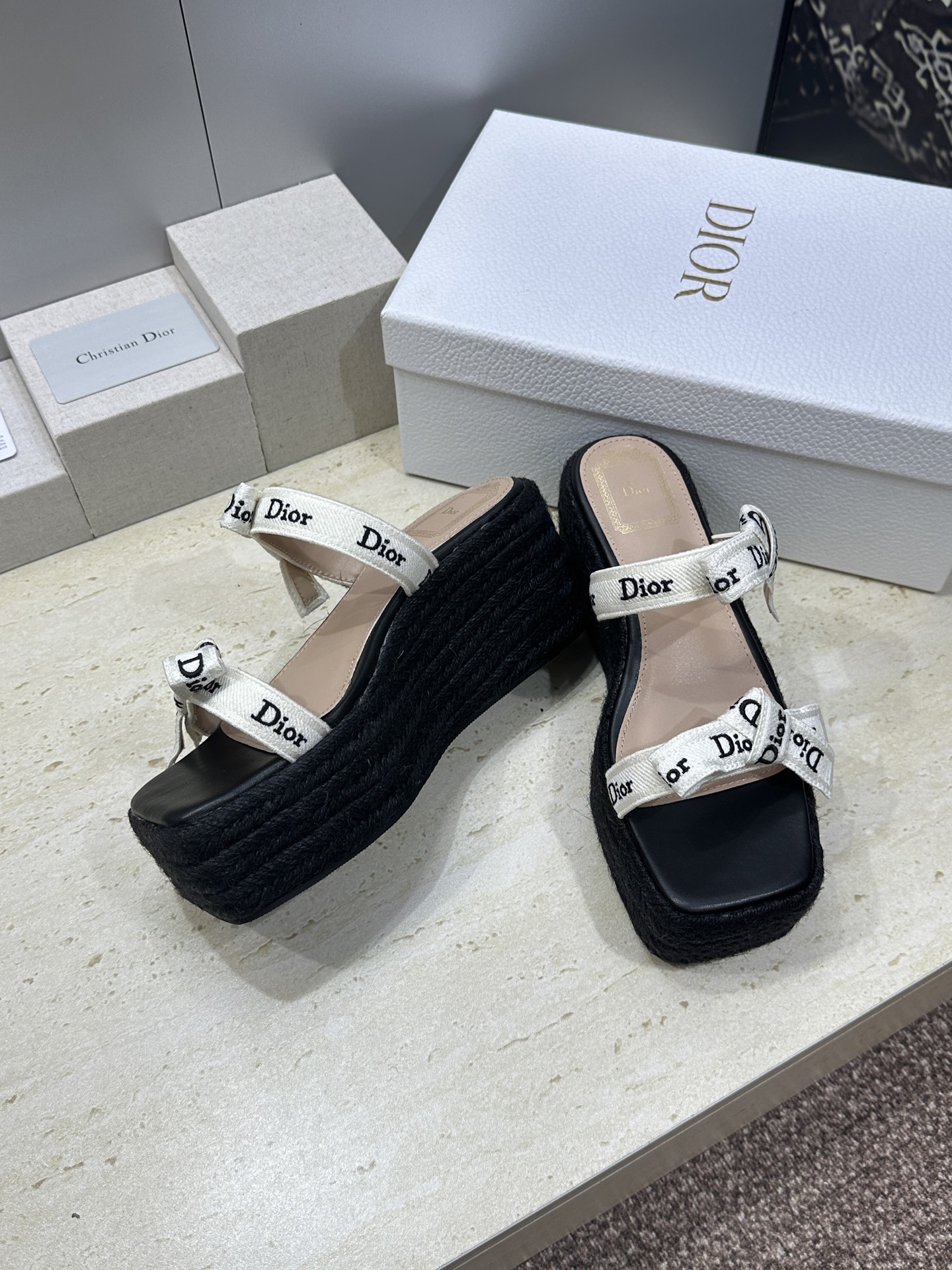 迪奥 Dior 2026 春夏新款J‘ADIOR织带系列坡跟蝴蝶结沙滩女鞋 CD字母logo提花刺绣厚底