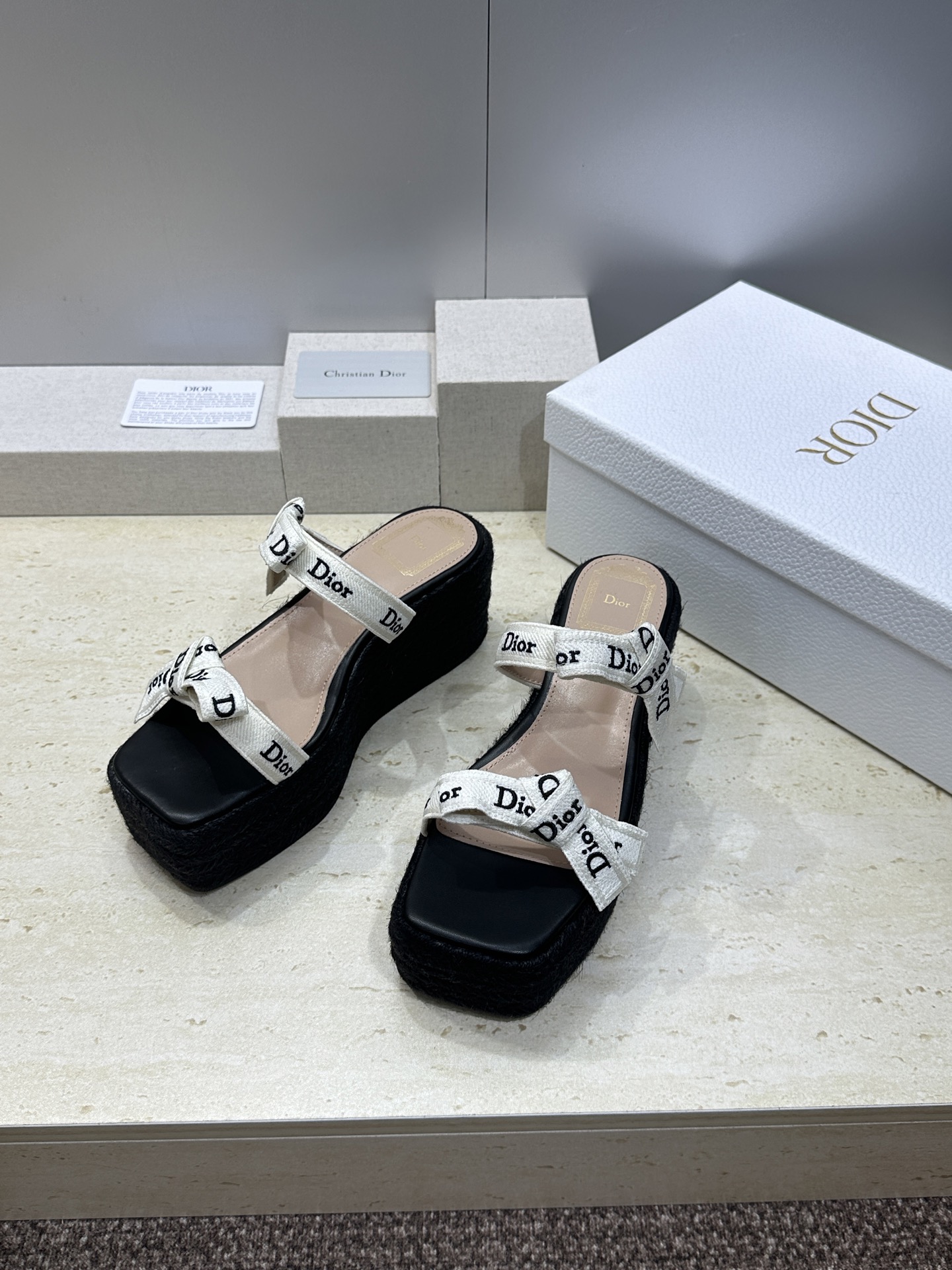 迪奥 Dior 2026 春夏新款J‘ADIOR织带系列坡跟蝴蝶结沙滩女鞋 CD字母logo提花刺绣厚底