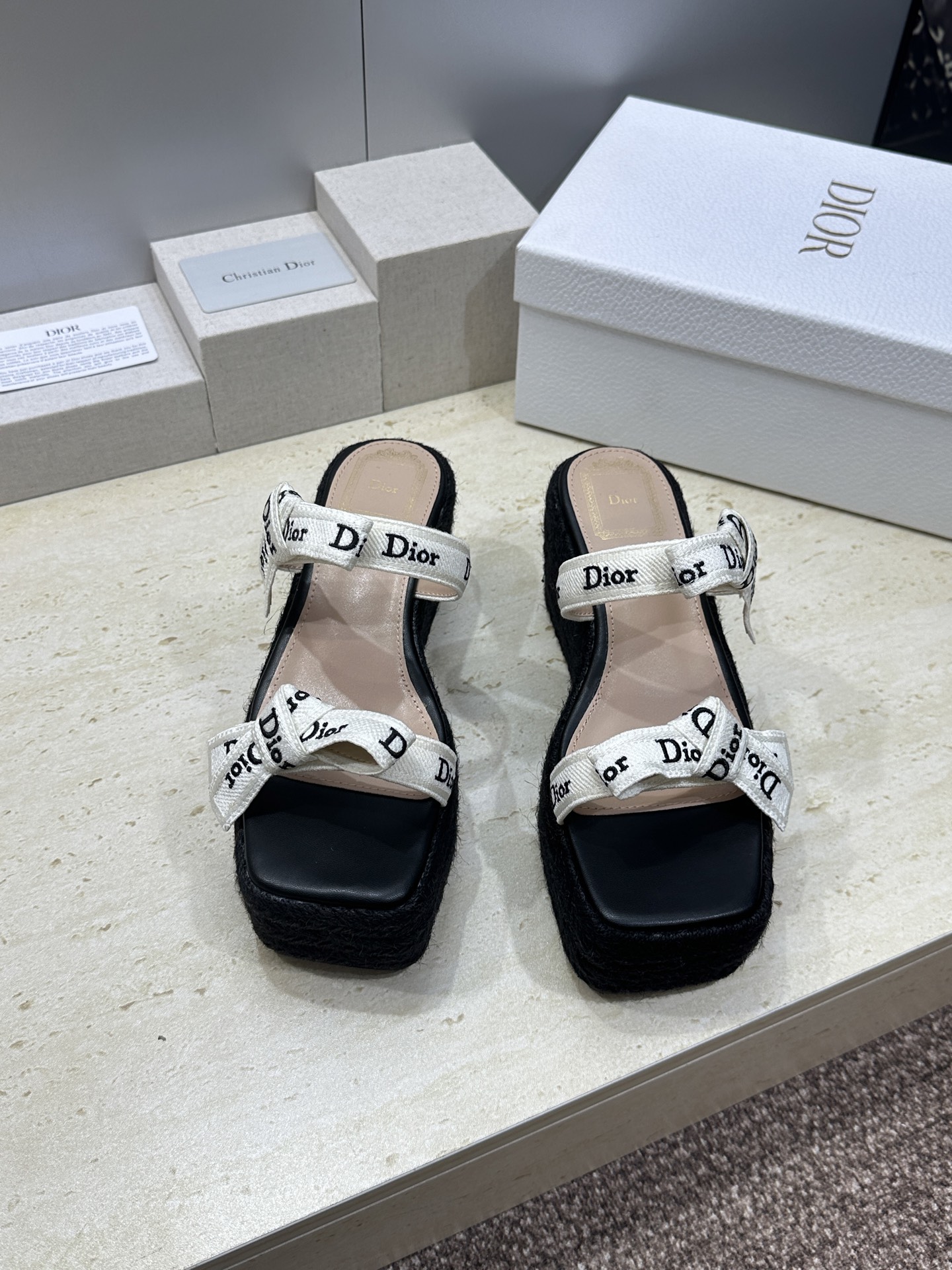 迪奥 Dior 2026 春夏新款J‘ADIOR织带系列坡跟蝴蝶结沙滩女鞋 CD字母logo提花刺绣厚底