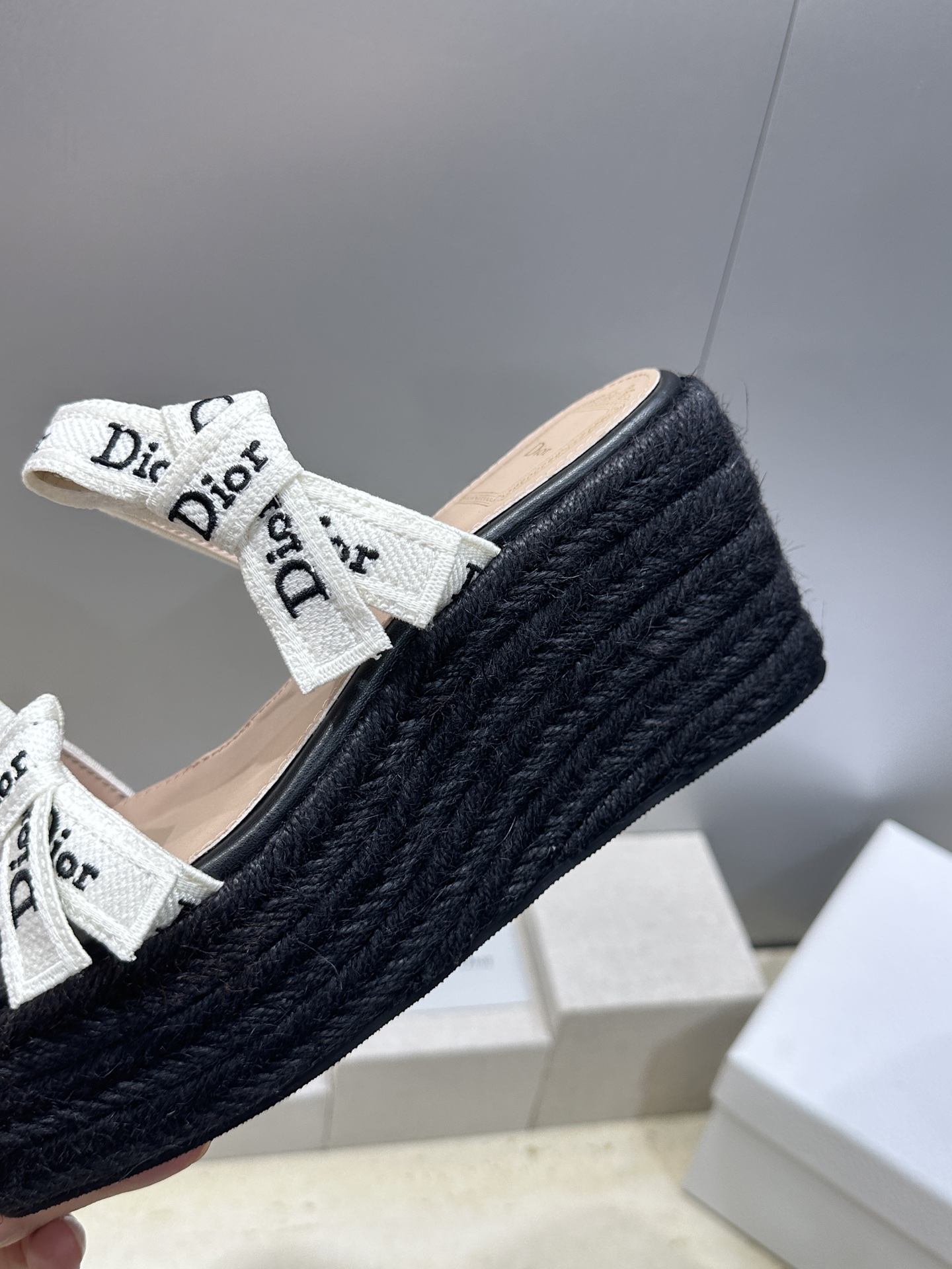 迪奥 Dior 2026 春夏新款J‘ADIOR织带系列坡跟蝴蝶结沙滩女鞋 CD字母logo提花刺绣厚底