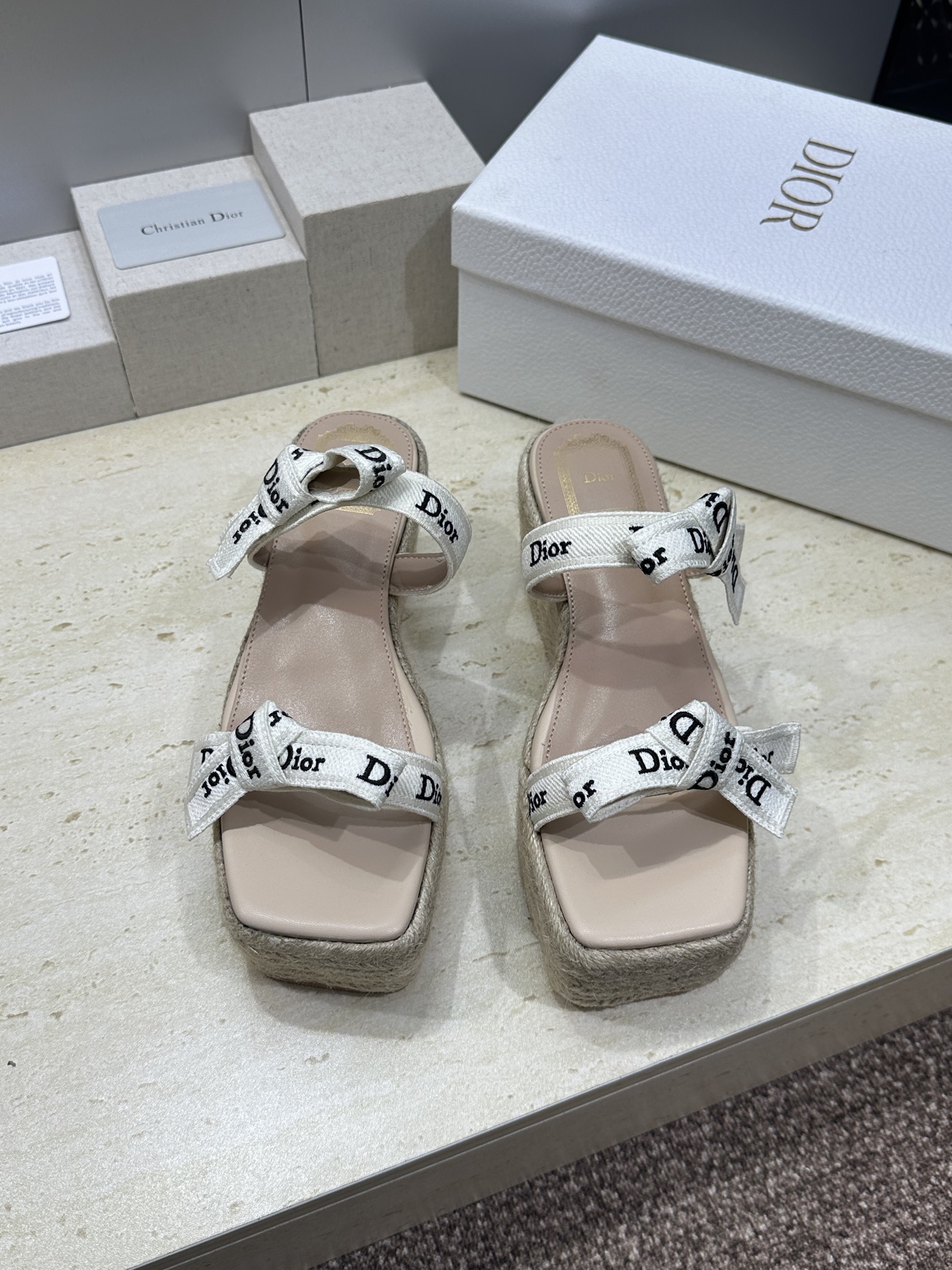 迪奥 Dior 2026 春夏新款J‘ADIOR织带系列坡跟蝴蝶结沙滩女鞋 CD字母logo提花刺绣厚底