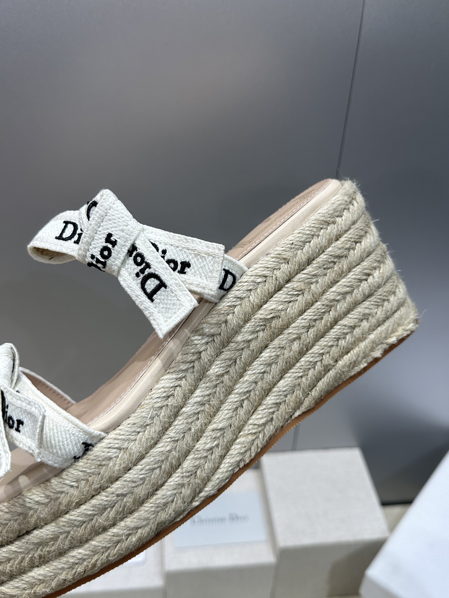 迪奥 Dior 2026 春夏新款J‘ADIOR织带系列坡跟蝴蝶结沙滩女鞋 CD字母logo提花刺绣厚底