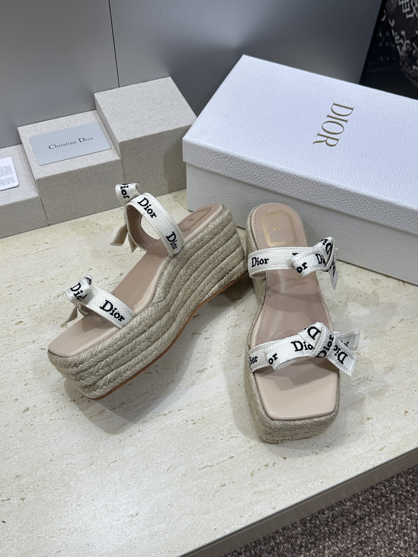 迪奥 Dior 2026 春夏新款J‘ADIOR织带系列坡跟蝴蝶结沙滩女鞋 CD字母logo提花刺绣厚底