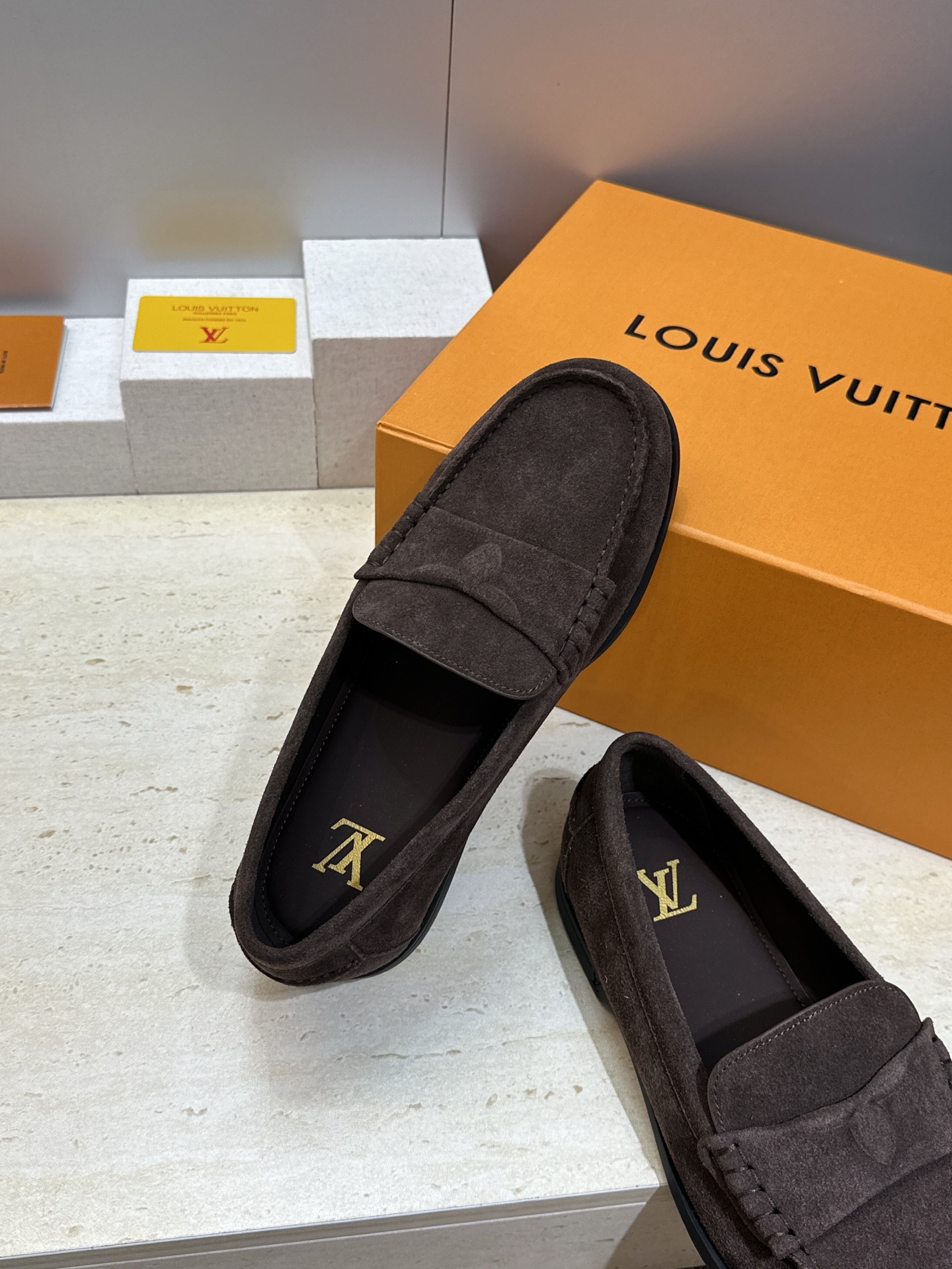 顶级版 Louis Vuitton 2026春夏新款平底豆豆男鞋  LV Cicle 系列字母logo圆