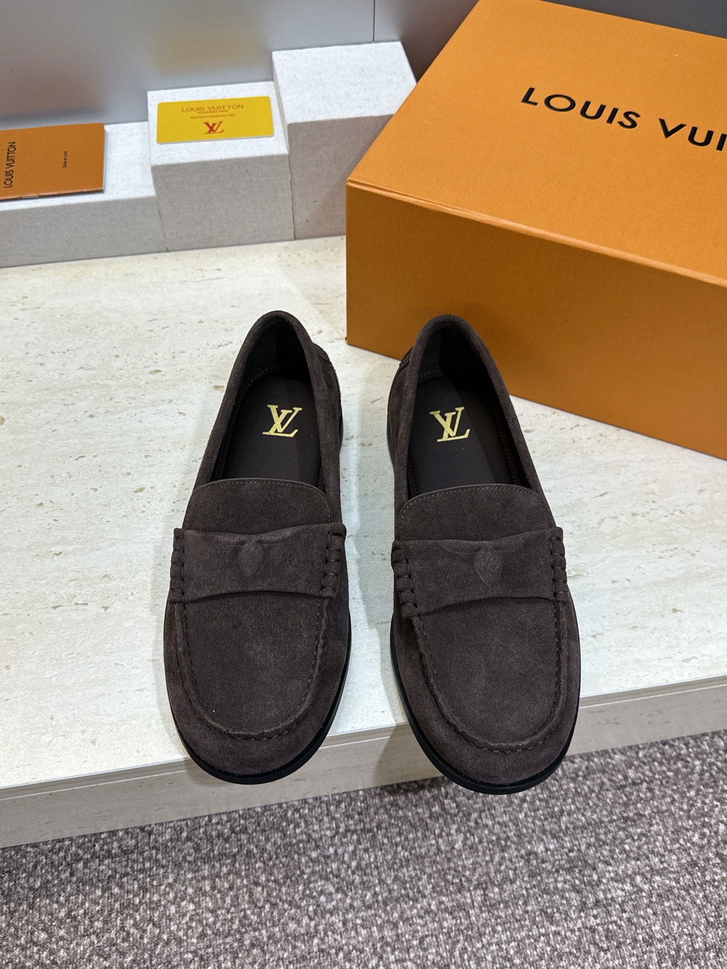 顶级版 Louis Vuitton 2026春夏新款平底豆豆男鞋  LV Cicle 系列字母logo圆