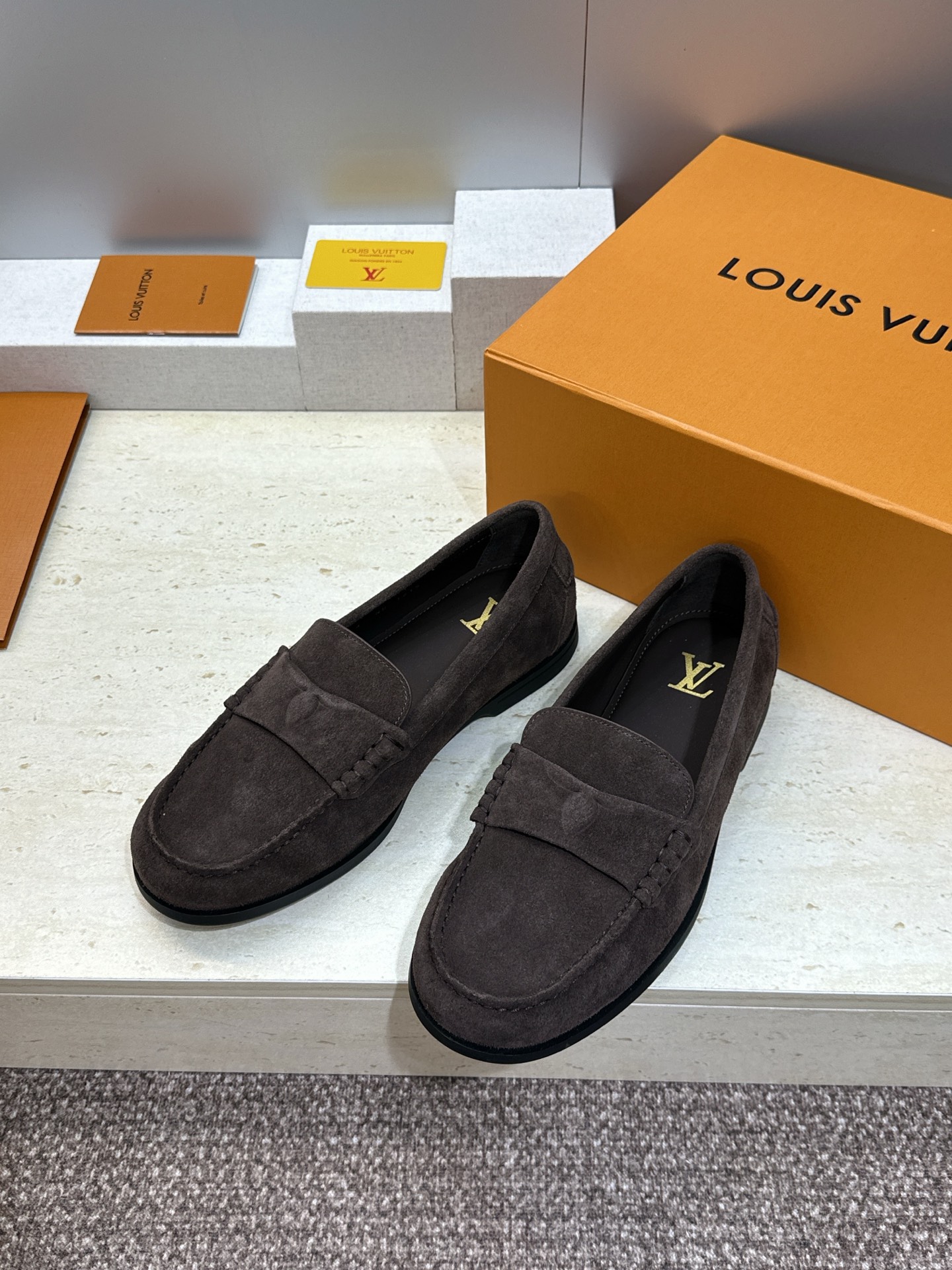 顶级版 Louis Vuitton 2026春夏新款平底豆豆男鞋  LV Cicle 系列字母logo圆