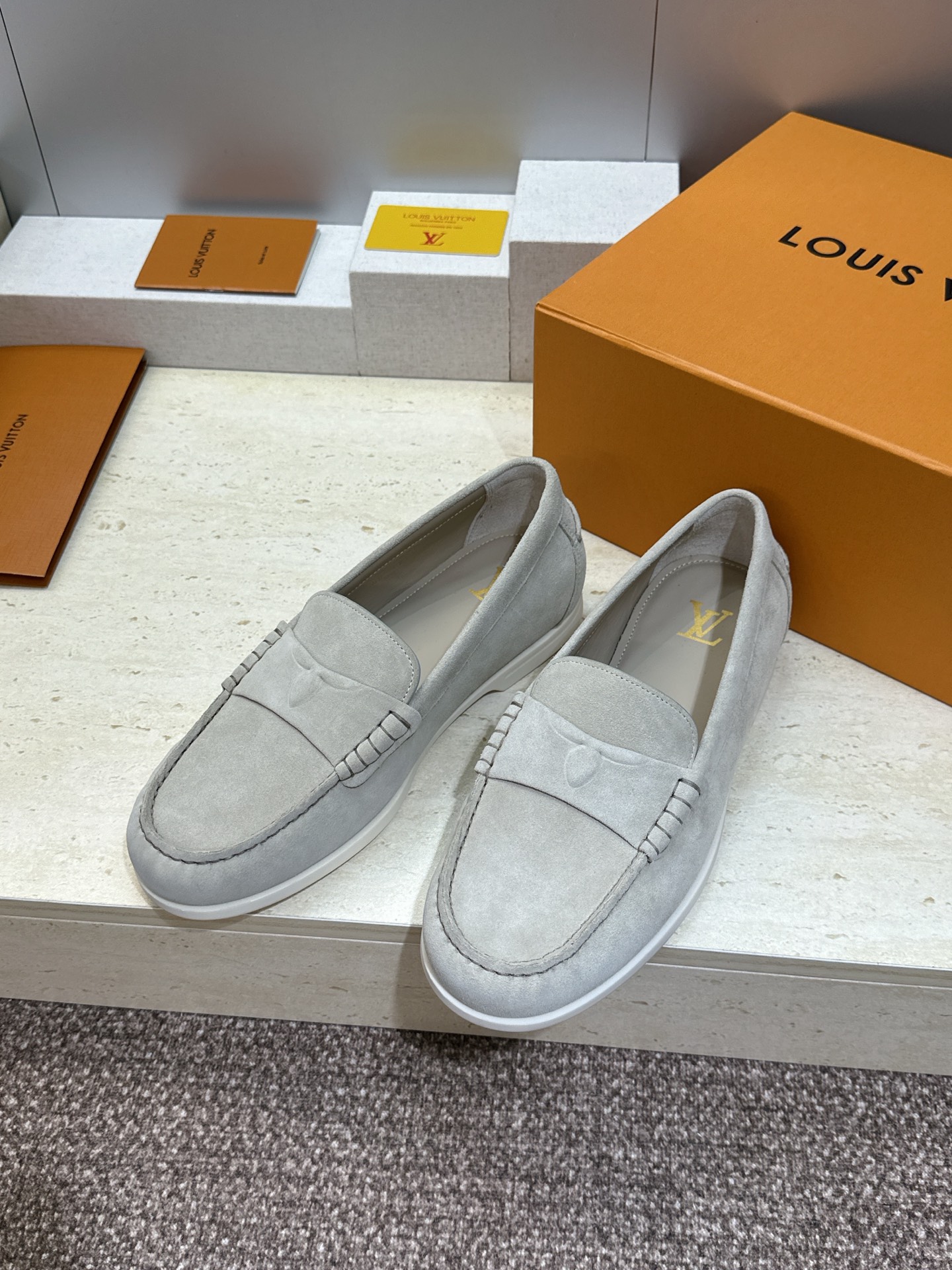 顶级版 Louis Vuitton 2026春夏新款平底豆豆男鞋  LV Cicle 系列字母logo圆