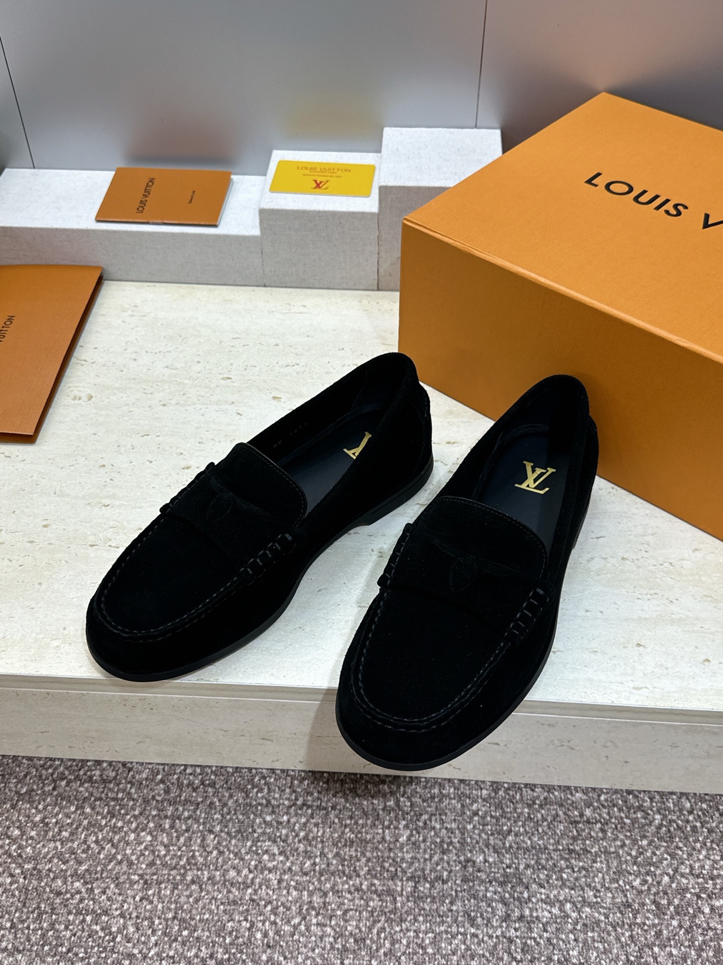 顶级版 Louis Vuitton 2026春夏新款平底豆豆男鞋  LV Cicle 系列字母logo圆