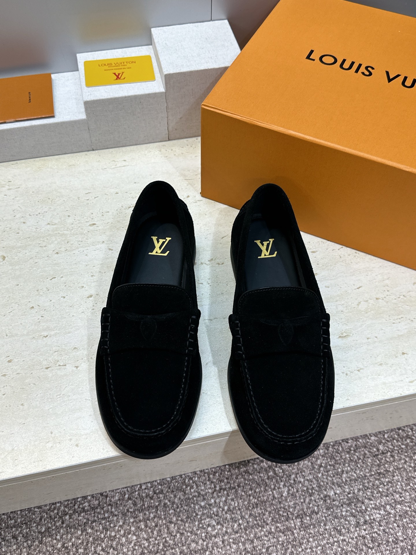 顶级版 Louis Vuitton 2026春夏新款平底豆豆男鞋  LV Cicle 系列字母logo圆