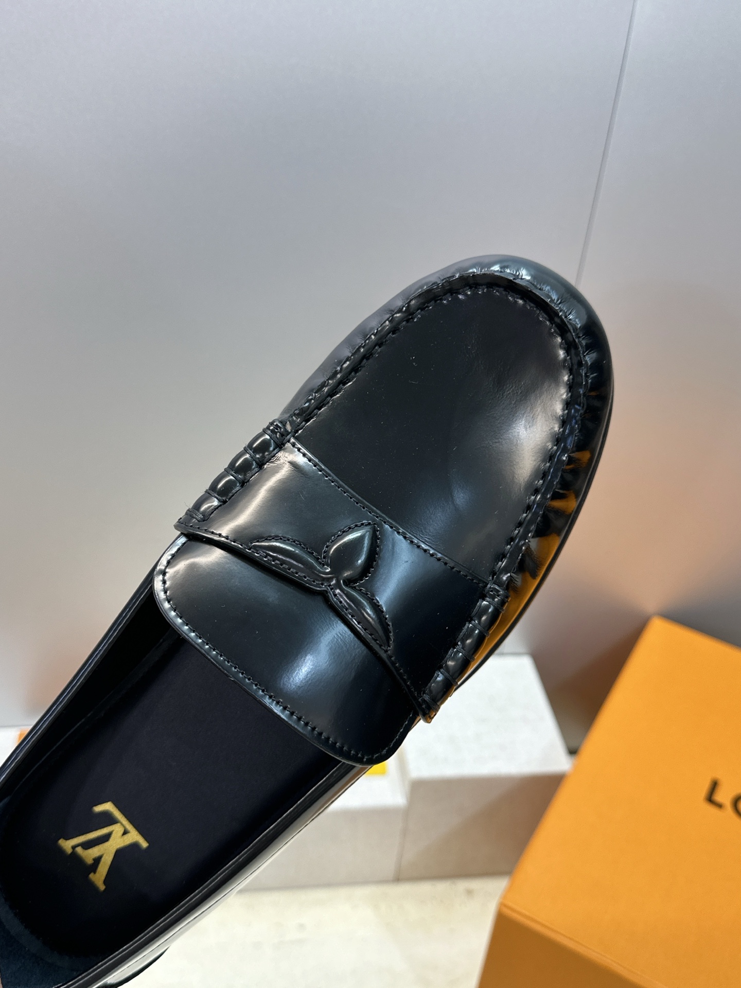 顶级版 Louis Vuitton 2026春夏新款平底豆豆男鞋  LV Cicle 系列字母logo圆