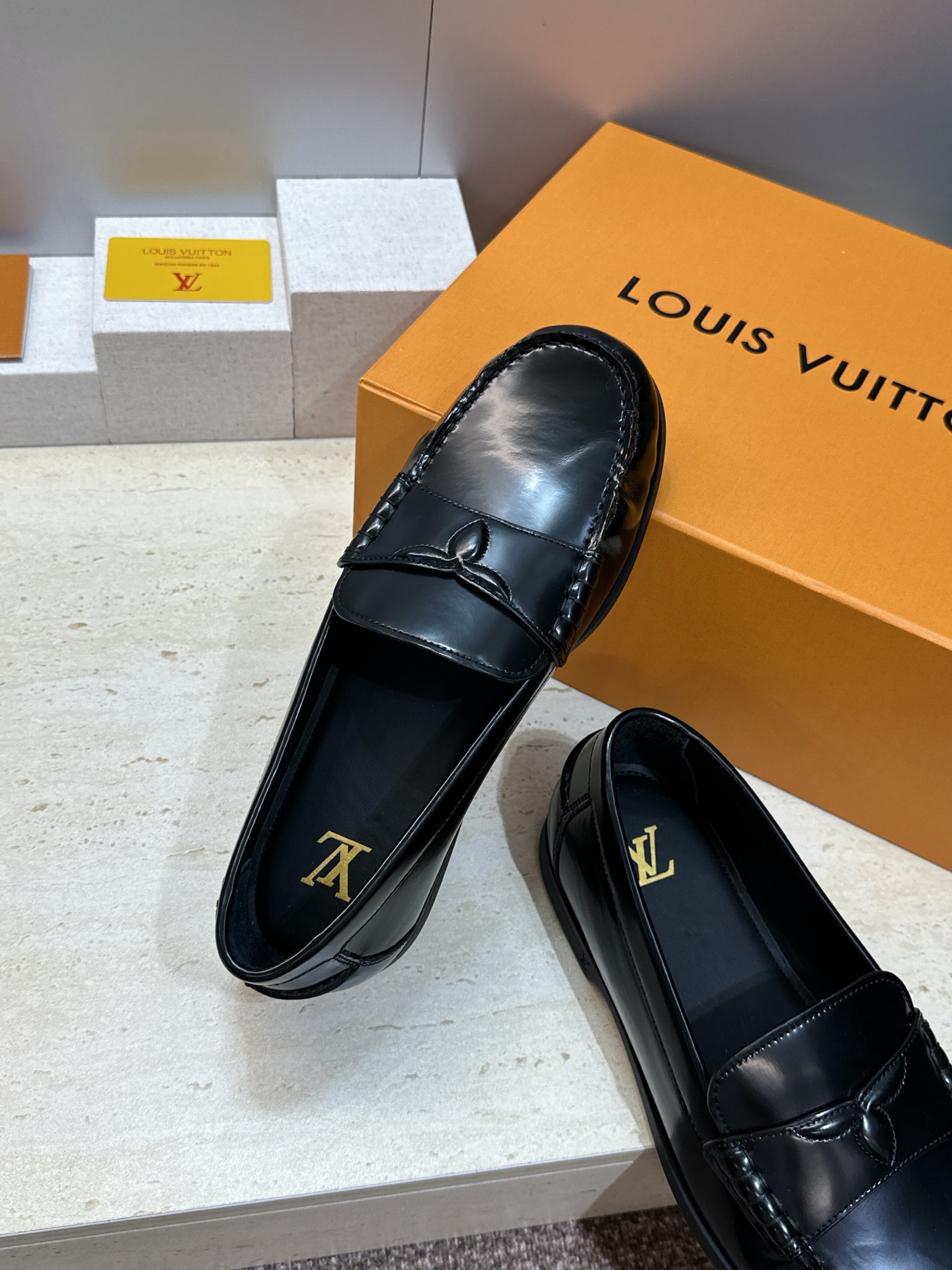 顶级版 Louis Vuitton 2026春夏新款平底豆豆男鞋  LV Cicle 系列字母logo圆