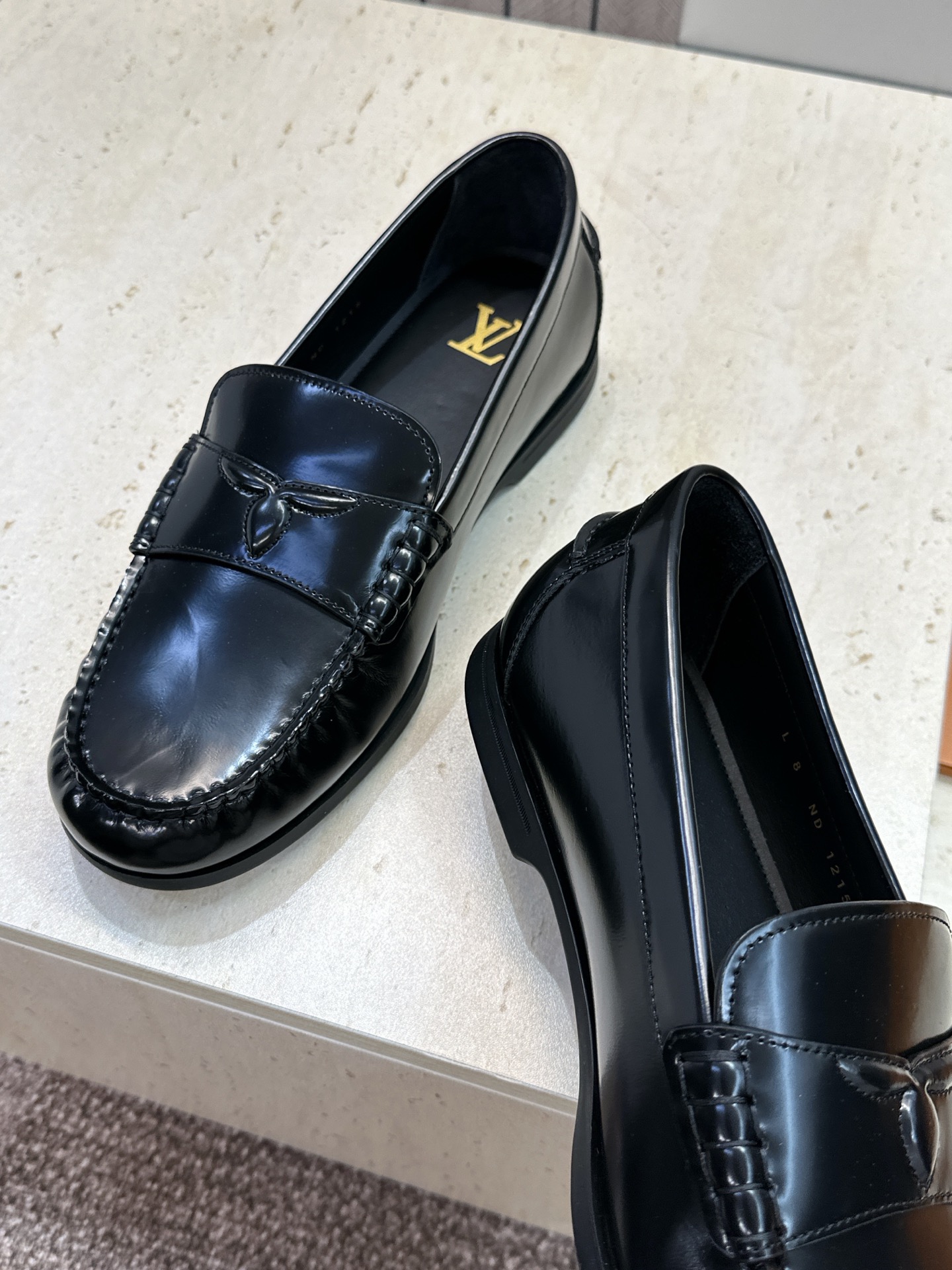 顶级版 Louis Vuitton 2026春夏新款平底豆豆男鞋  LV Cicle 系列字母logo圆