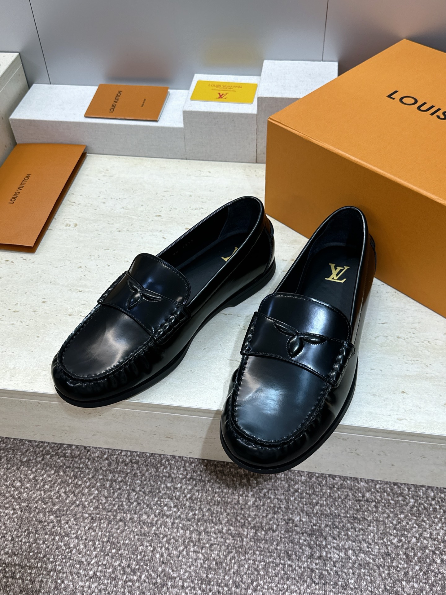 顶级版 Louis Vuitton 2026春夏新款平底豆豆男鞋  LV Cicle 系列字母logo圆