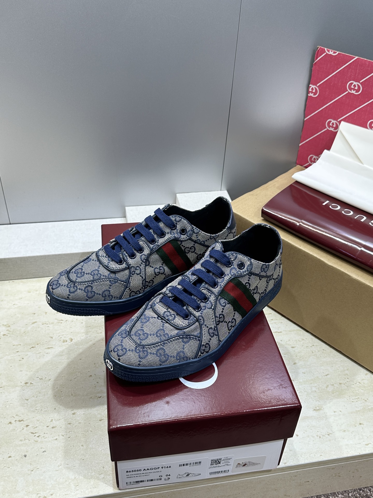 (配全套飞机盒)Gucci 古驰 2026春夏情侣新款系带冲孔休闲运动鞋 G家字母logo拼色平底就圆头