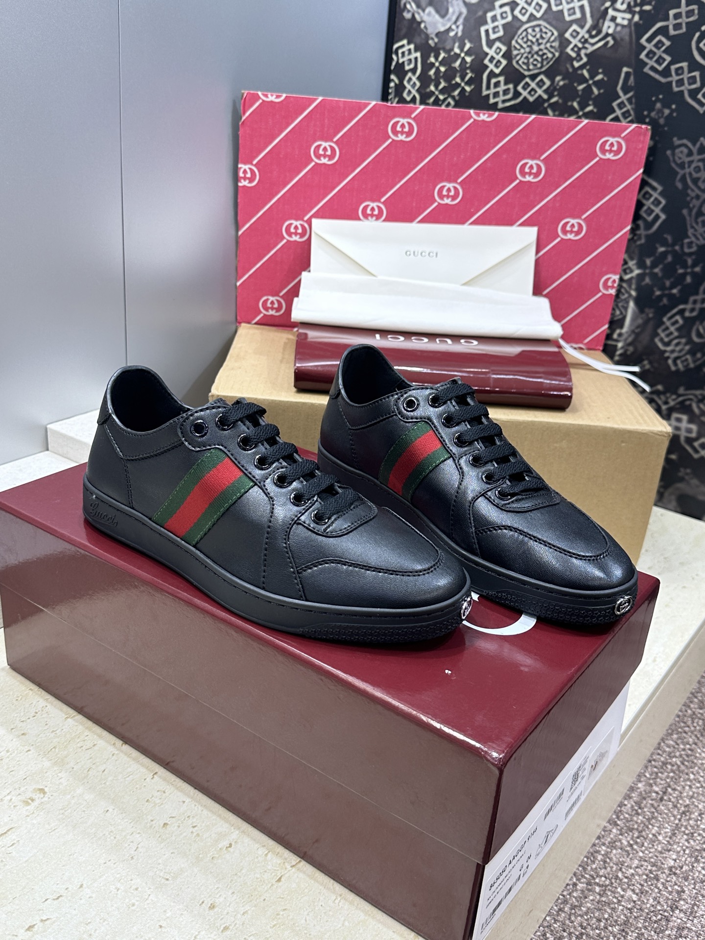 (配全套飞机盒)Gucci 古驰 2026春夏情侣新款系带冲孔休闲运动鞋 G家字母logo拼色平底就圆头