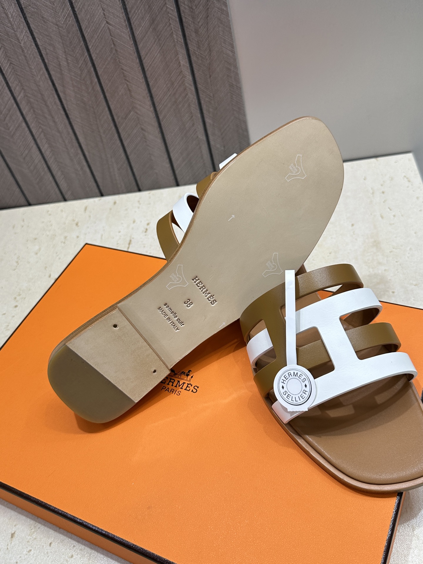 （配全套飞机盒）莞货 代购级 爱马仕 Hermes 2026春夏新款 Oran平底方头拼色工字拖女鞋  