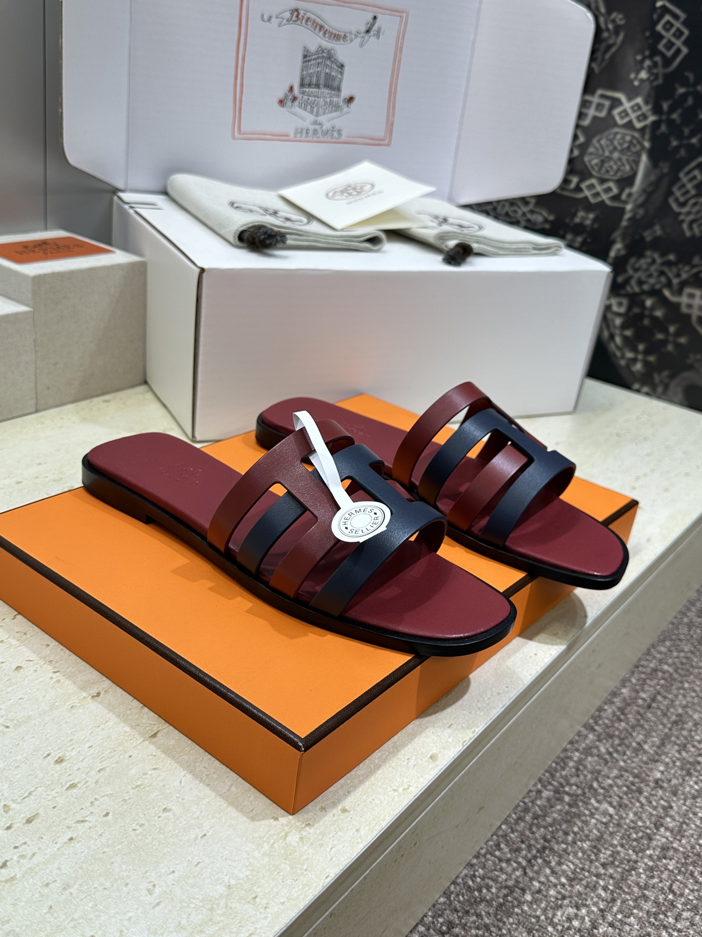 （配全套飞机盒）莞货 代购级 爱马仕 Hermes 2026春夏新款 Oran平底方头拼色工字拖女鞋  