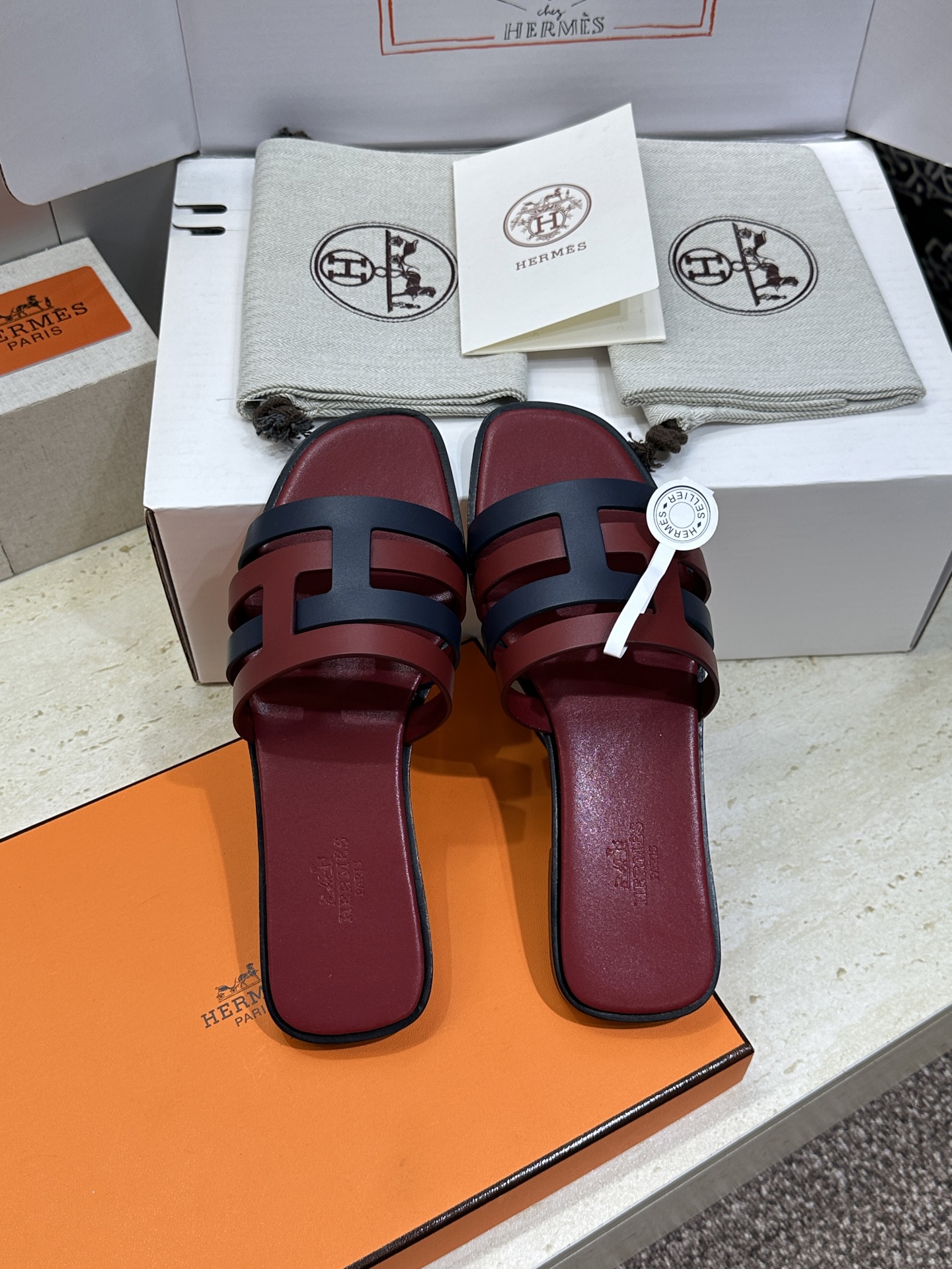 （配全套飞机盒）莞货 代购级 爱马仕 Hermes 2026春夏新款 Oran平底方头拼色工字拖女鞋  