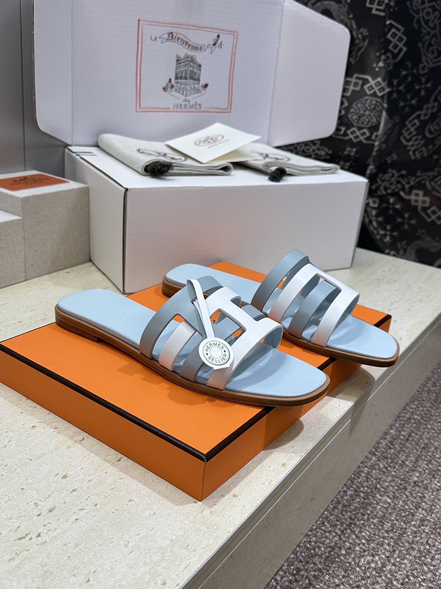 （配全套飞机盒）莞货 代购级 爱马仕 Hermes 2026春夏新款 Oran平底方头拼色工字拖女鞋  