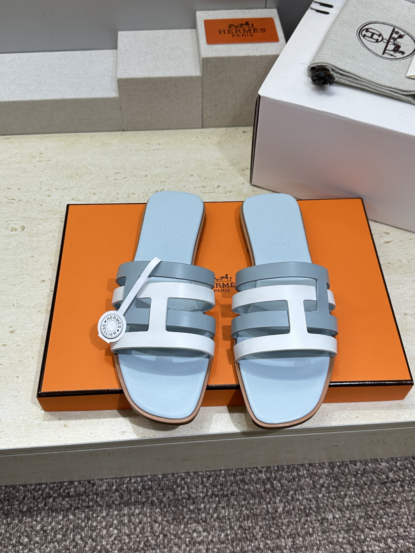 （配全套飞机盒）莞货 代购级 爱马仕 Hermes 2026春夏新款 Oran平底方头拼色工字拖女鞋  
