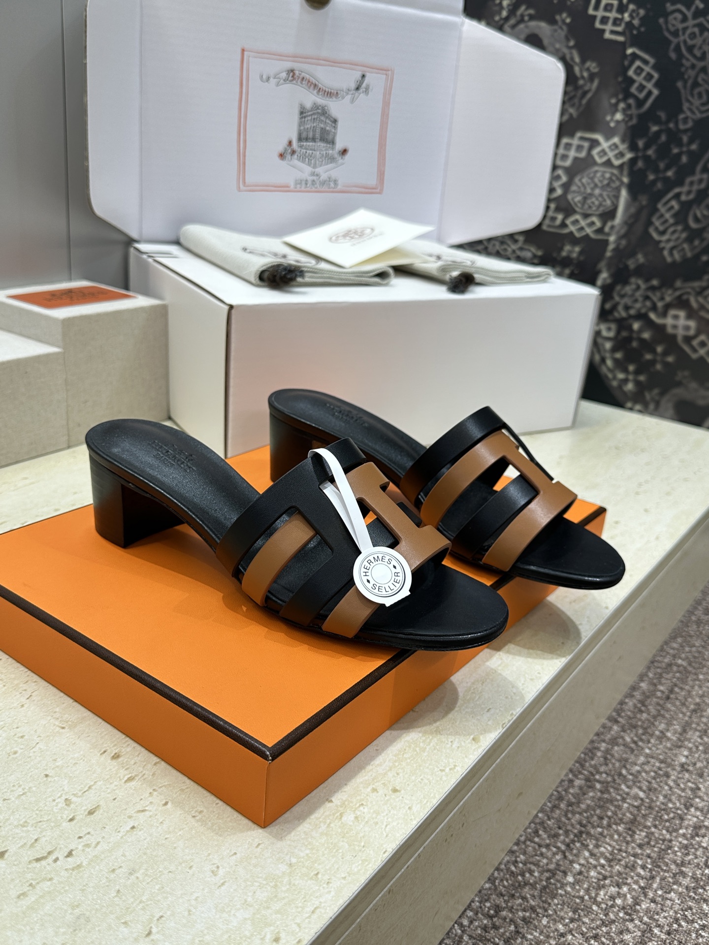（配全套飞机盒）莞货 代购级 爱马仕 Hermes 2026春夏新款 Oran平底方头拼色工字拖女鞋  